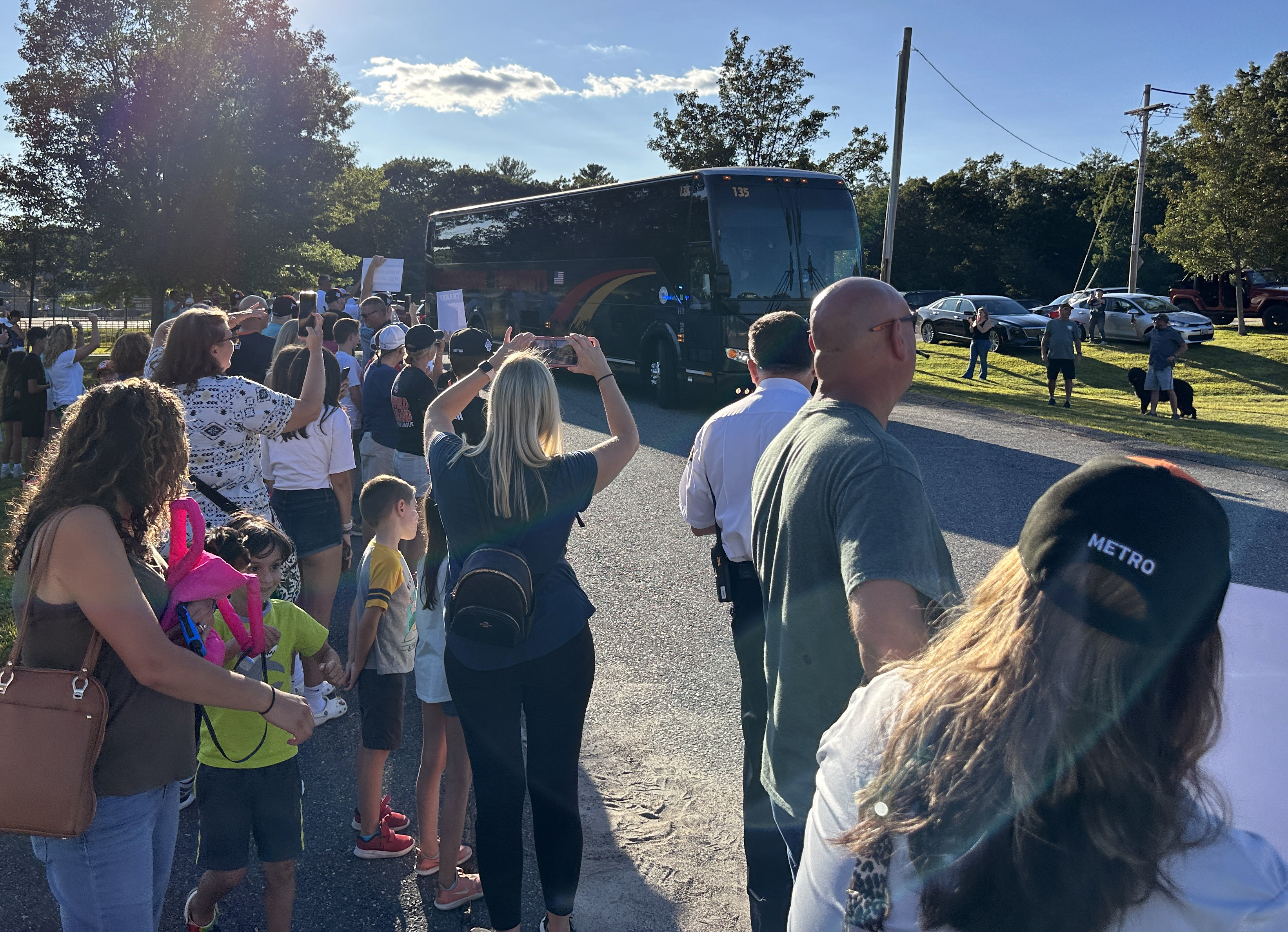 Smithfield, R.I., Little League team returns home to adoring crowd