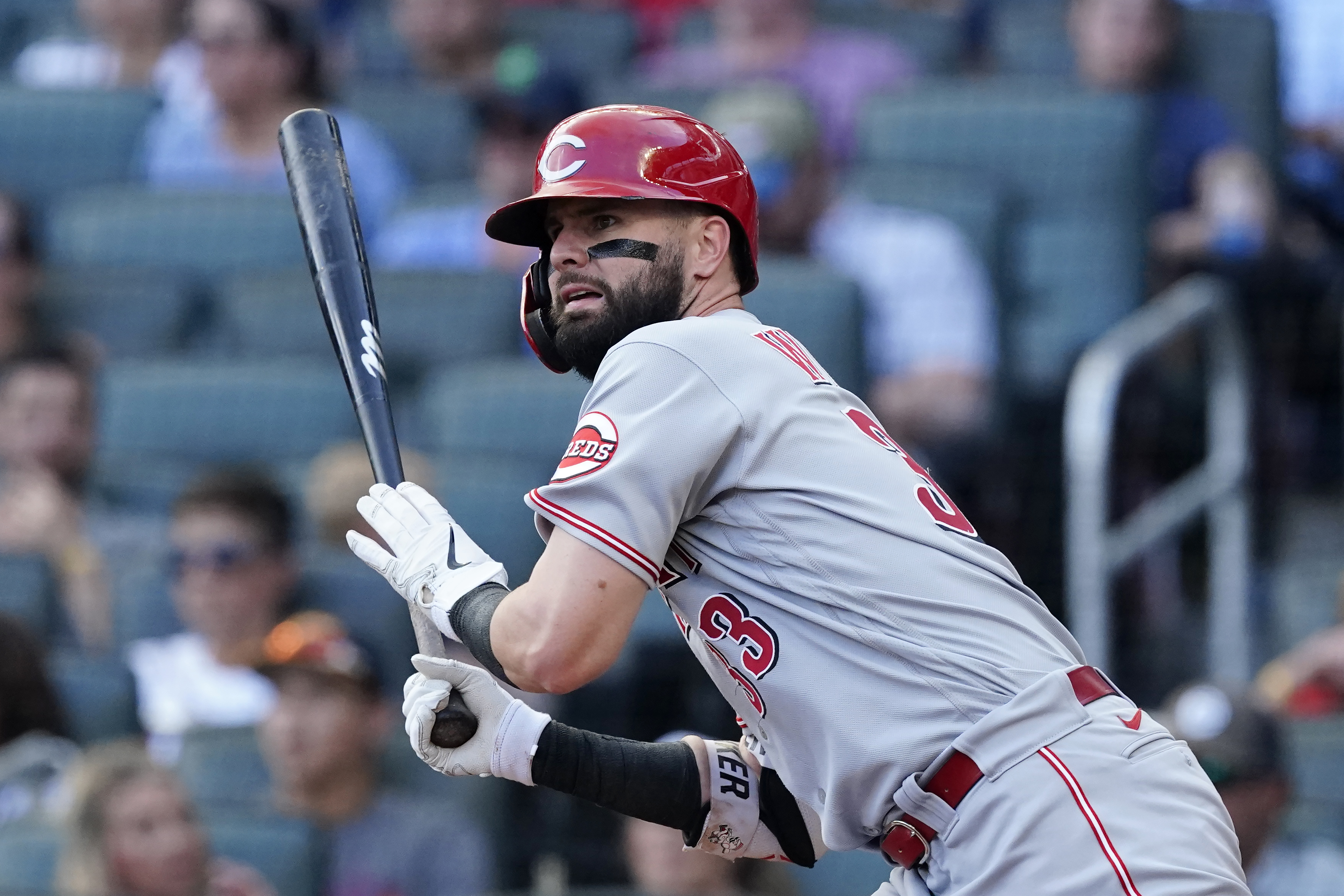 Winker hits slam, Reds slug 4 more HRs, beat Braves 12-3