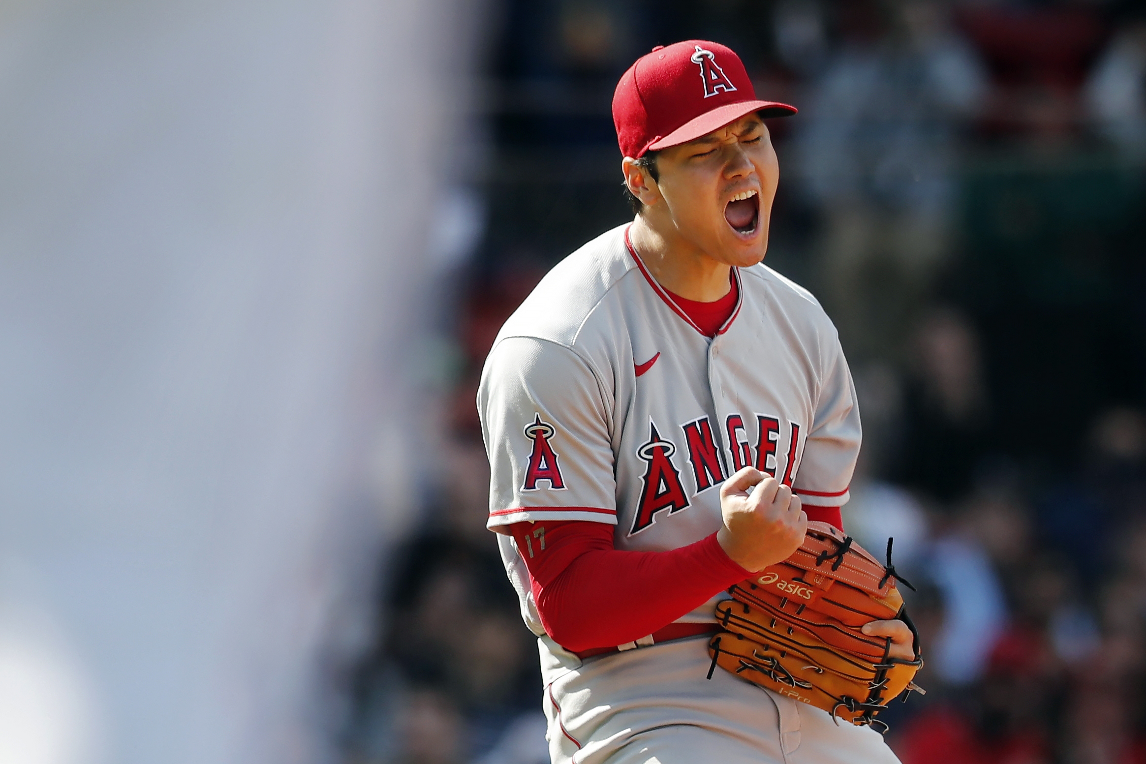 Shohei Ohtani baffles Red Sox on the mound, and Angels break it