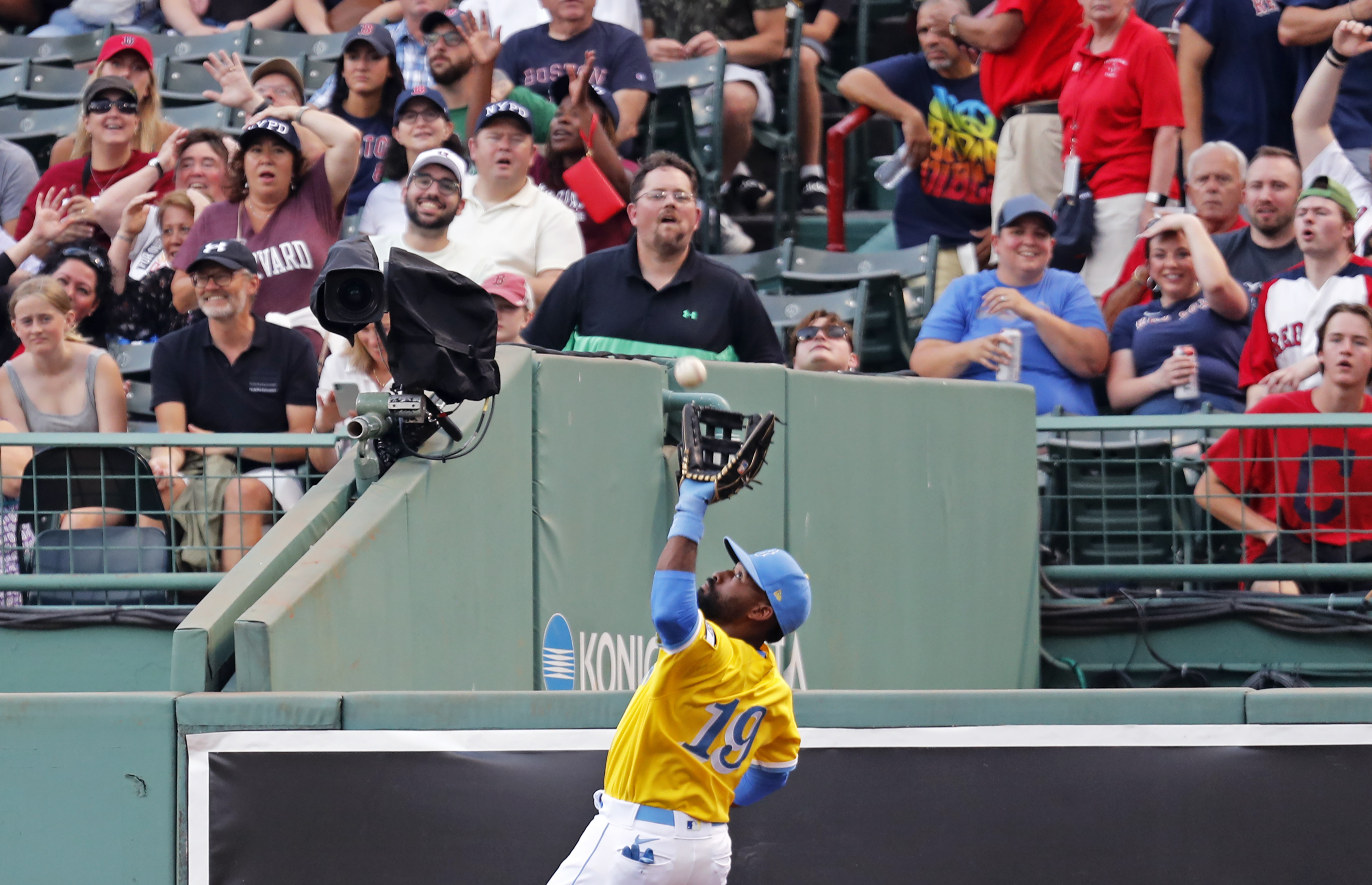 Jackie Bradley Jr. enjoys baseball. But he won't talk about it once he's  done. - The Boston Globe