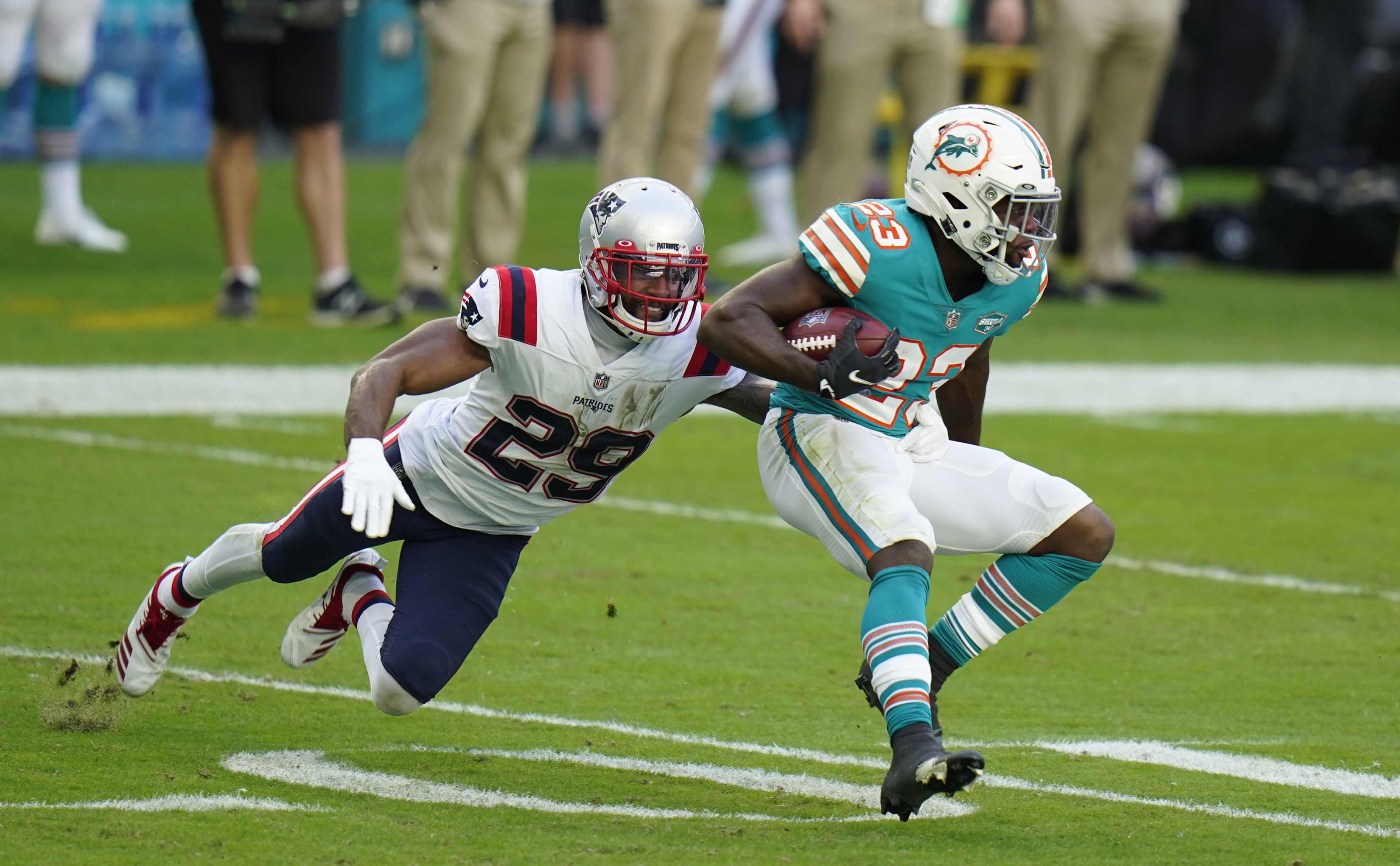 Justin Bethel drummed up 14 tackles for the Patriots last season.