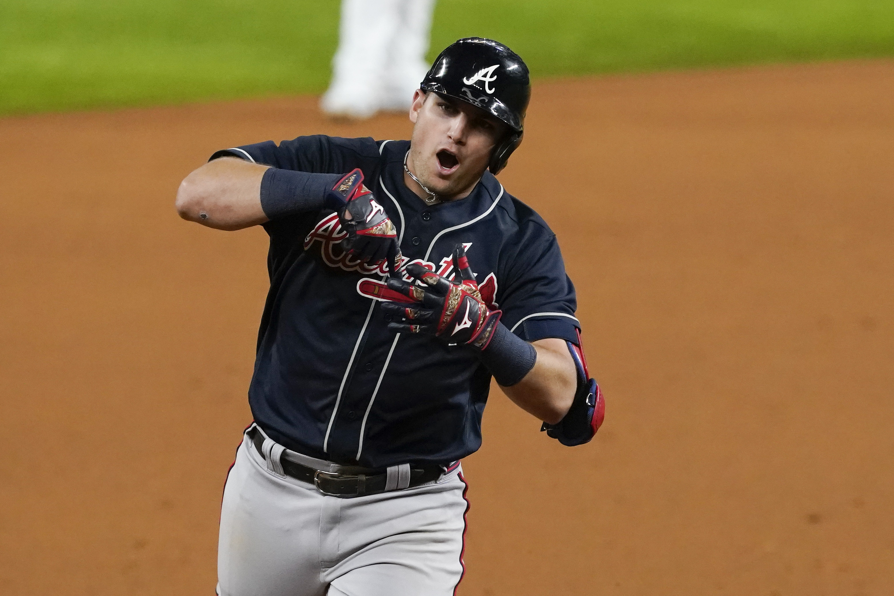 Austin Riley, Ozzie Albies hit ninth-inning home runs as Braves