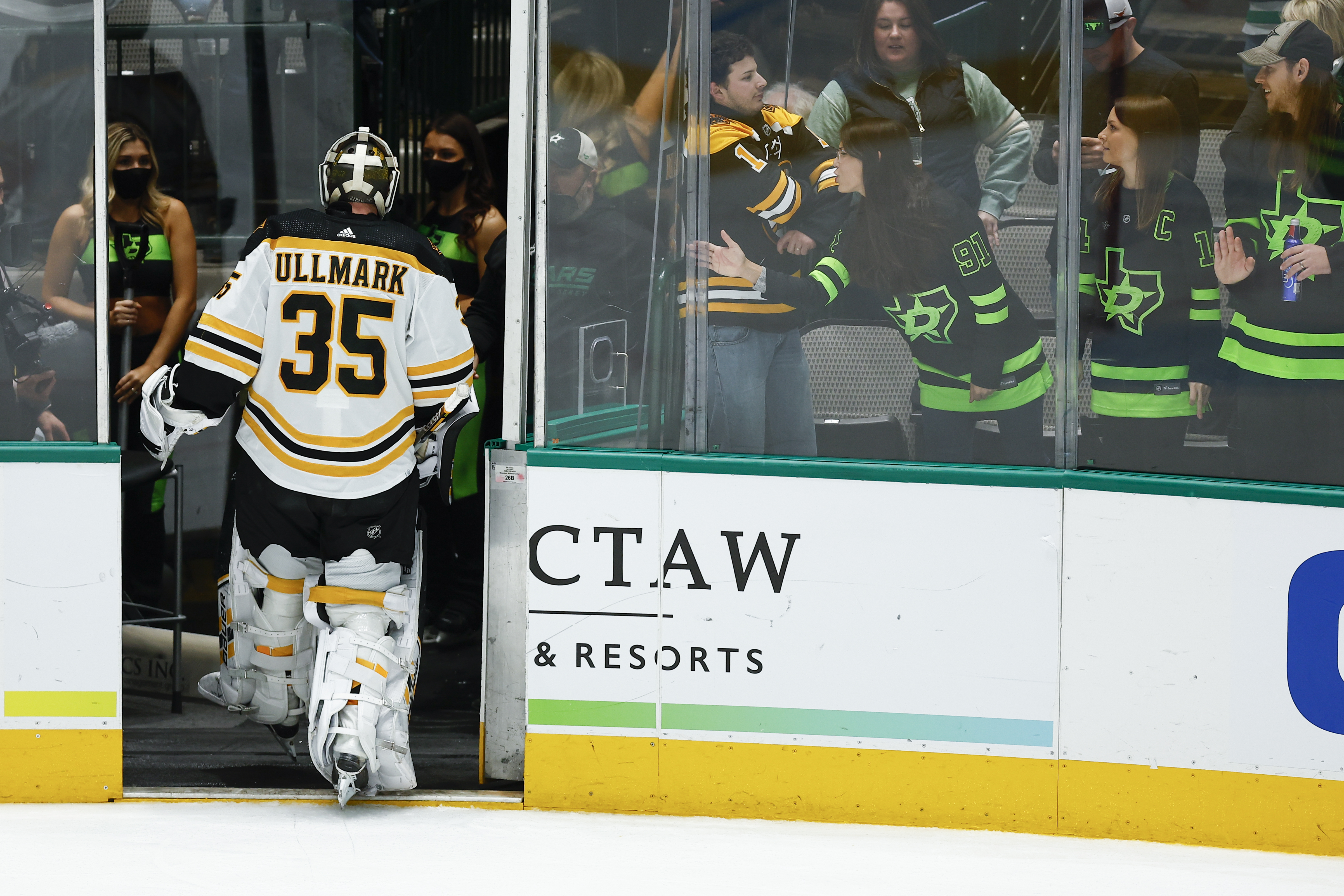Beantown Rundown: Linus Ullmark to the bench and 2 other Bruins