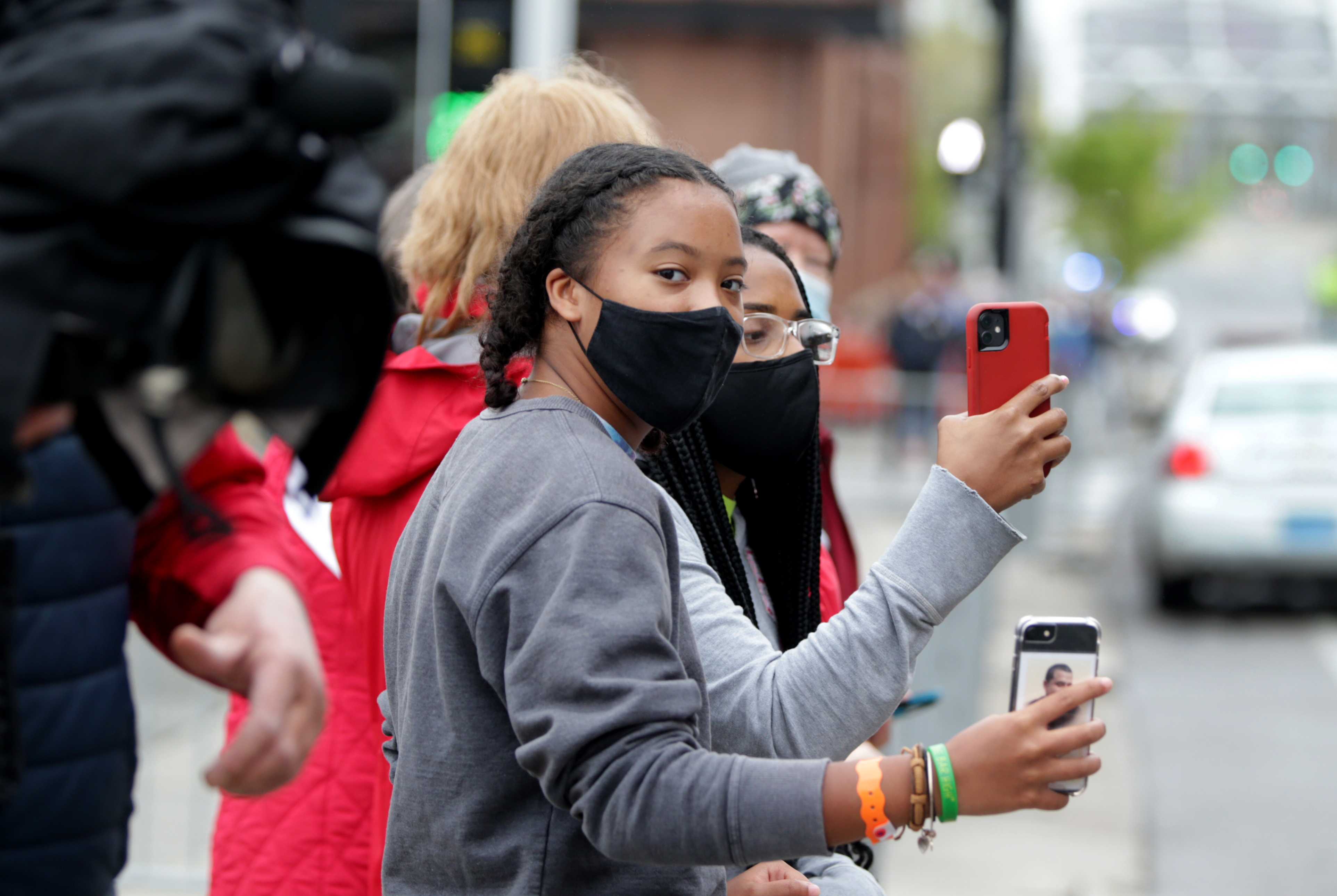 Shakeyri Arroyo tries to get a glimpse of Vice President Kamala Harris's motorcade as it arrives in Providence.