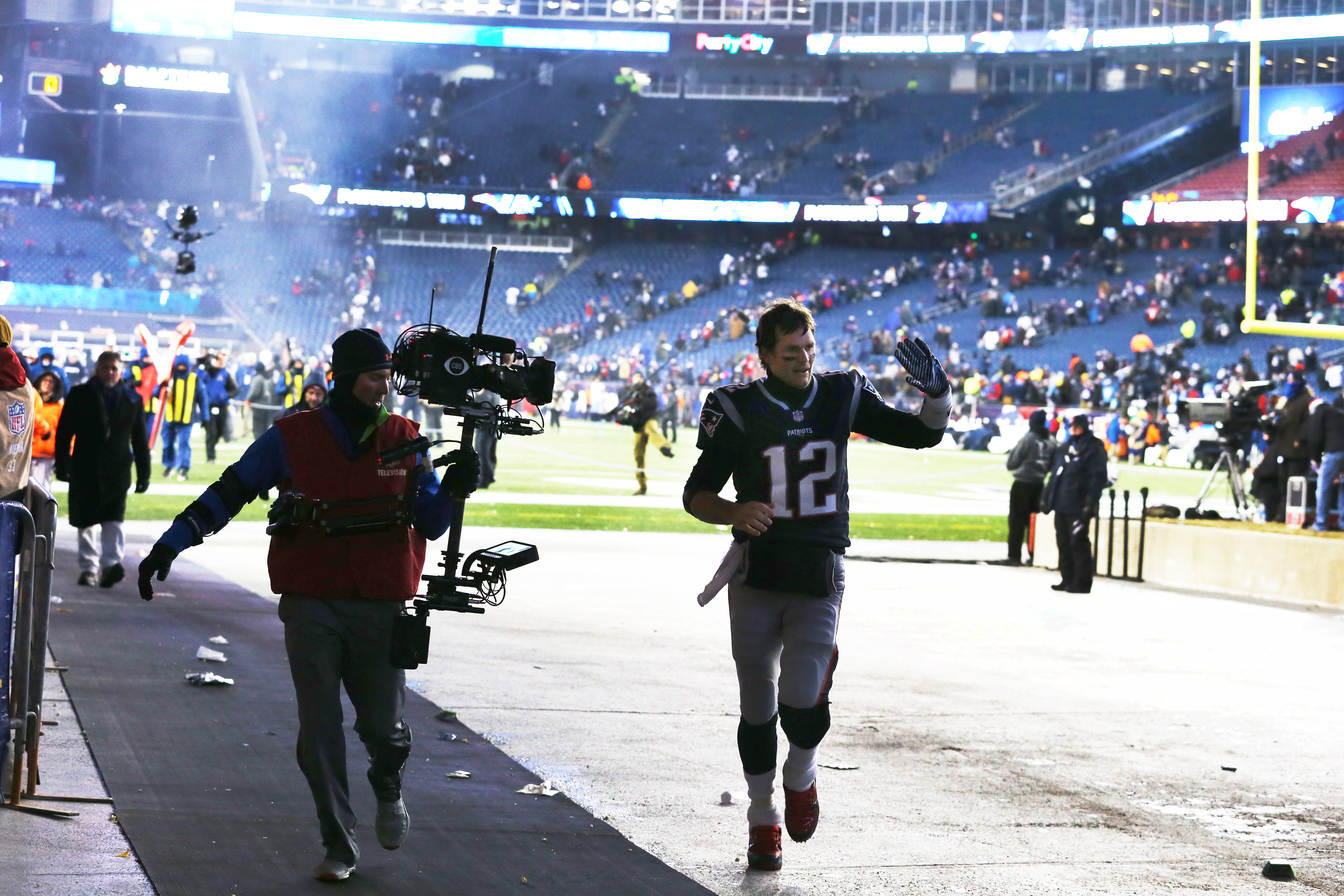 Tom Brady's retirement announcement ushers in praise from fans, despite  Patriots omission