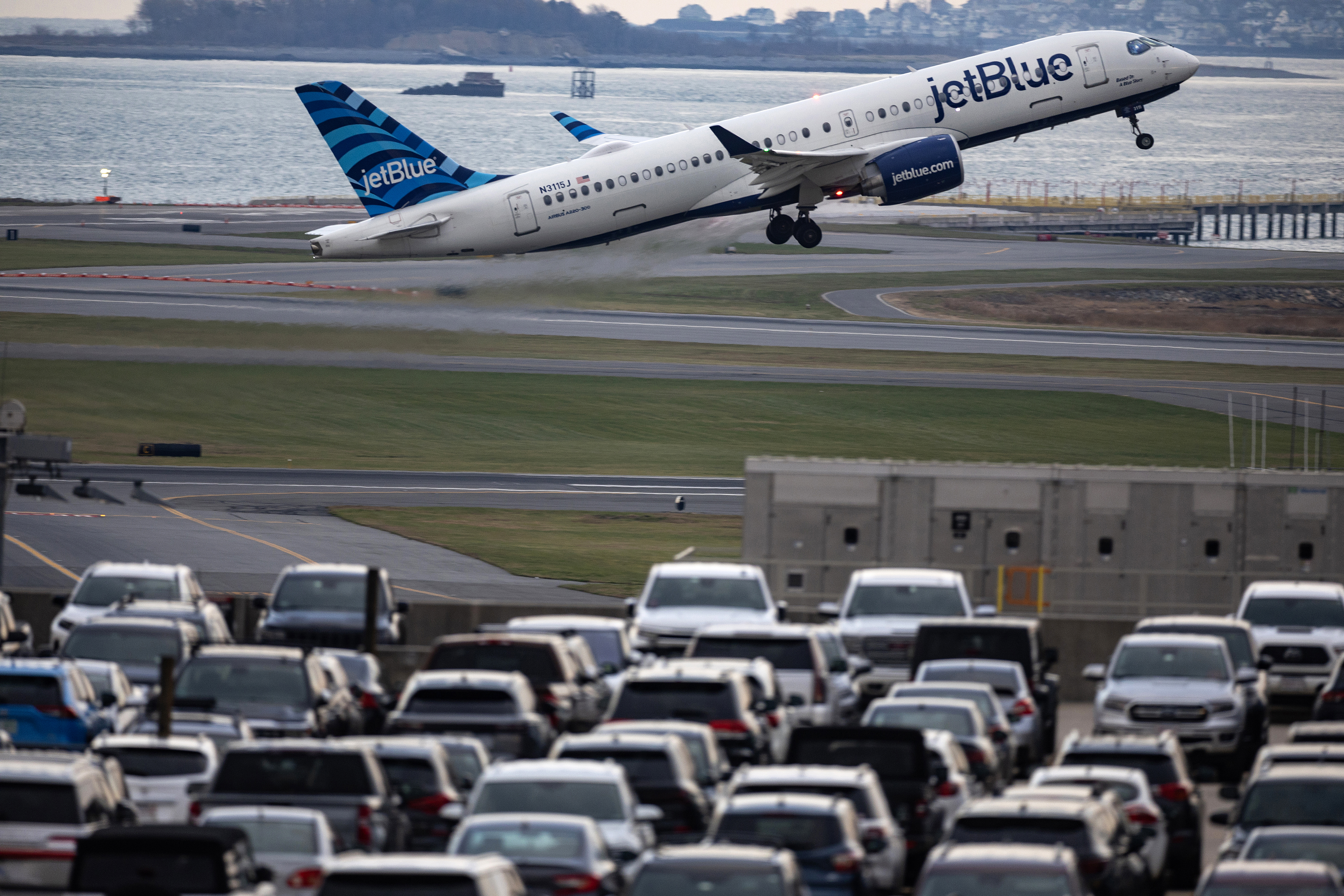 Crowded skies leads to JetBlue delays from Boston to Turks/Caicos