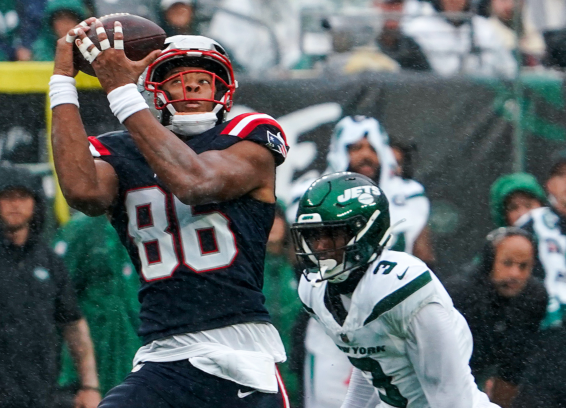 WATCH: Matthew Judon Safety Sack Seals New England Patriots' 15-10 Win Over  New York Jets - Sports Illustrated New England Patriots News, Analysis and  More