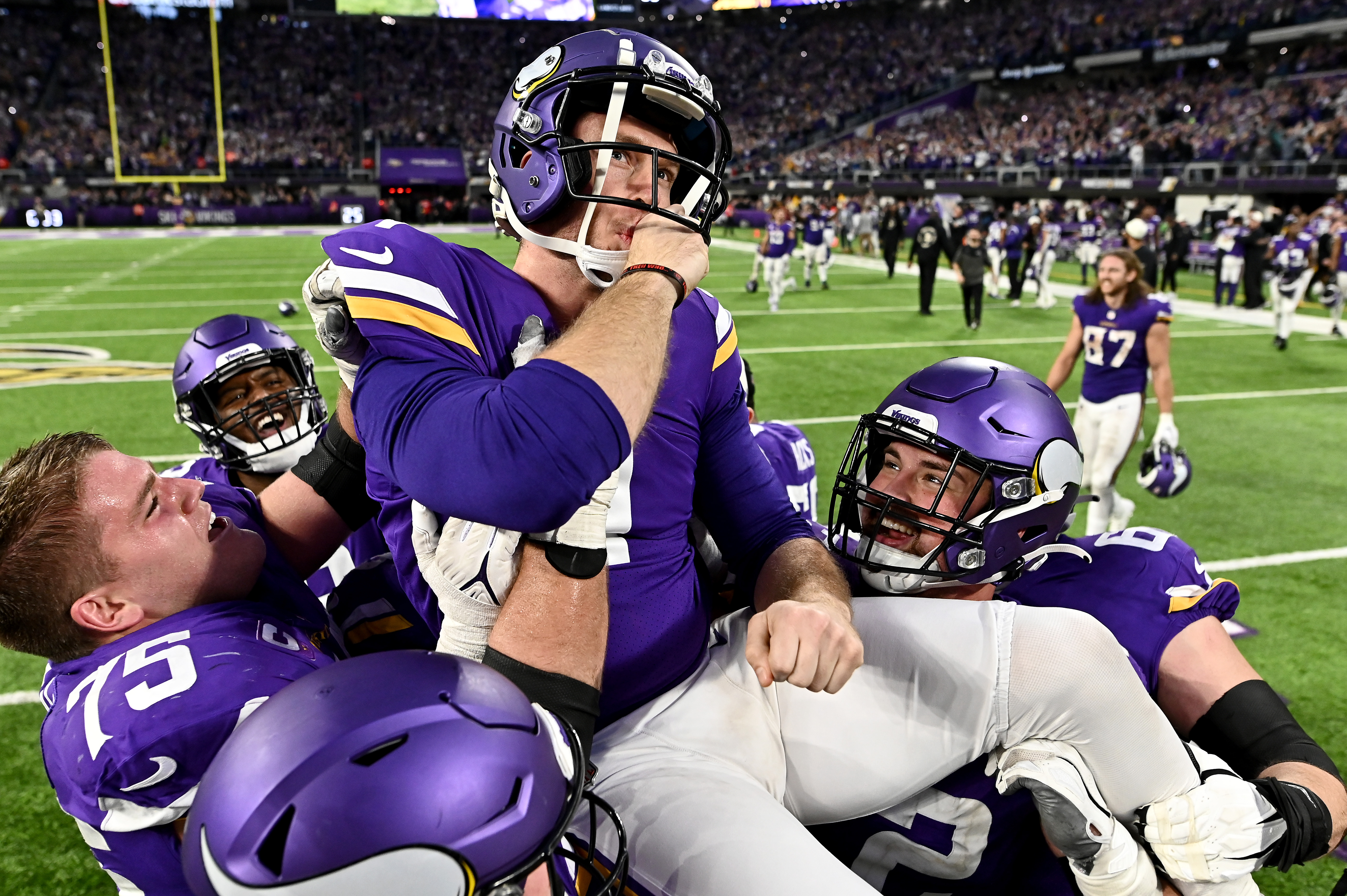 Vikings complete biggest comeback in NFL history, clinch NFC North title  with OT win over Colts - The Boston Globe