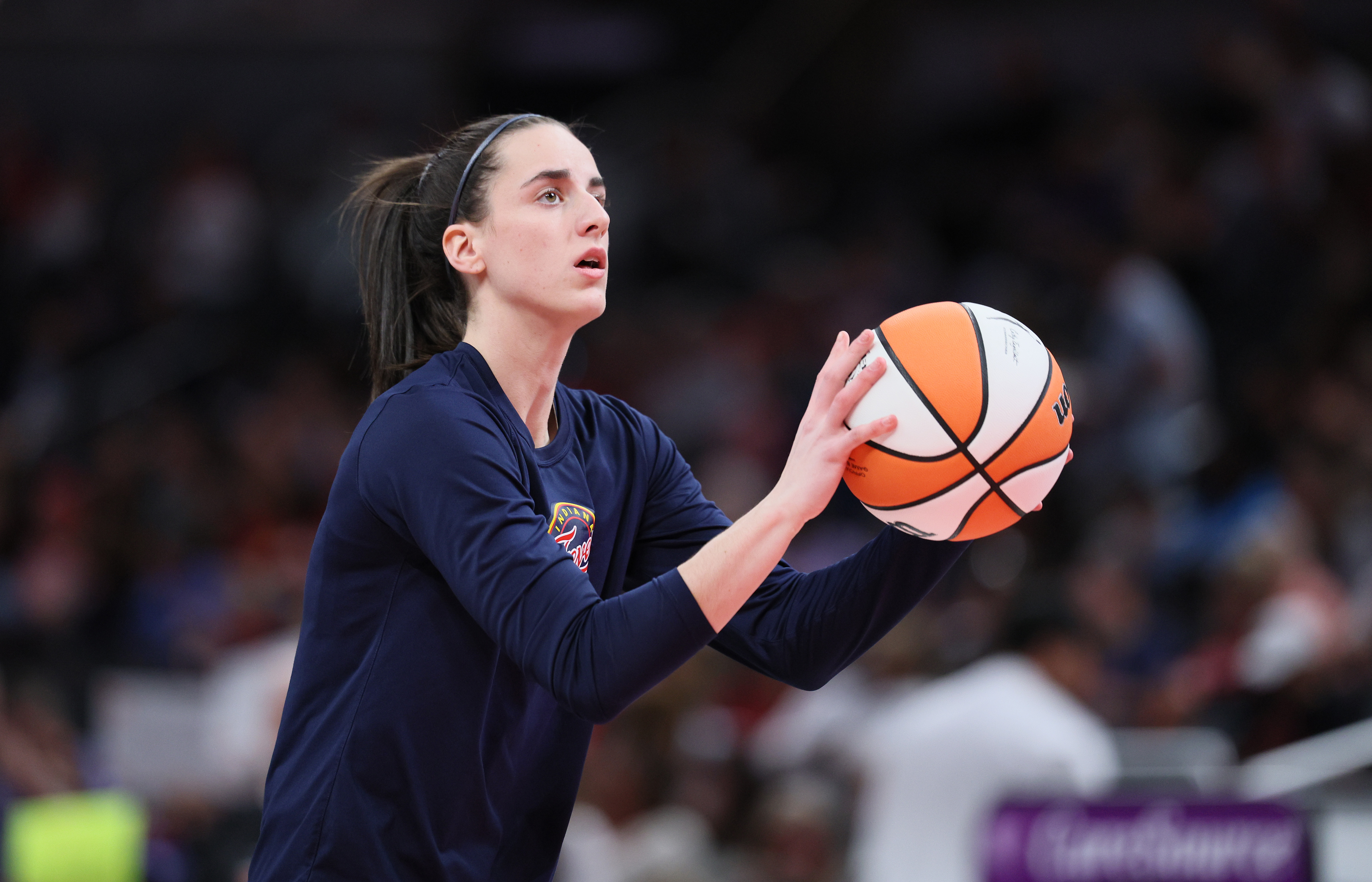 Caitlin Clark bị loại khỏi đội tuyển bóng rổ quốc gia Hoa Kỳ; Diana Taurasi lọt vào đội tuyển Olympic thứ sáu - The Boston Globe
