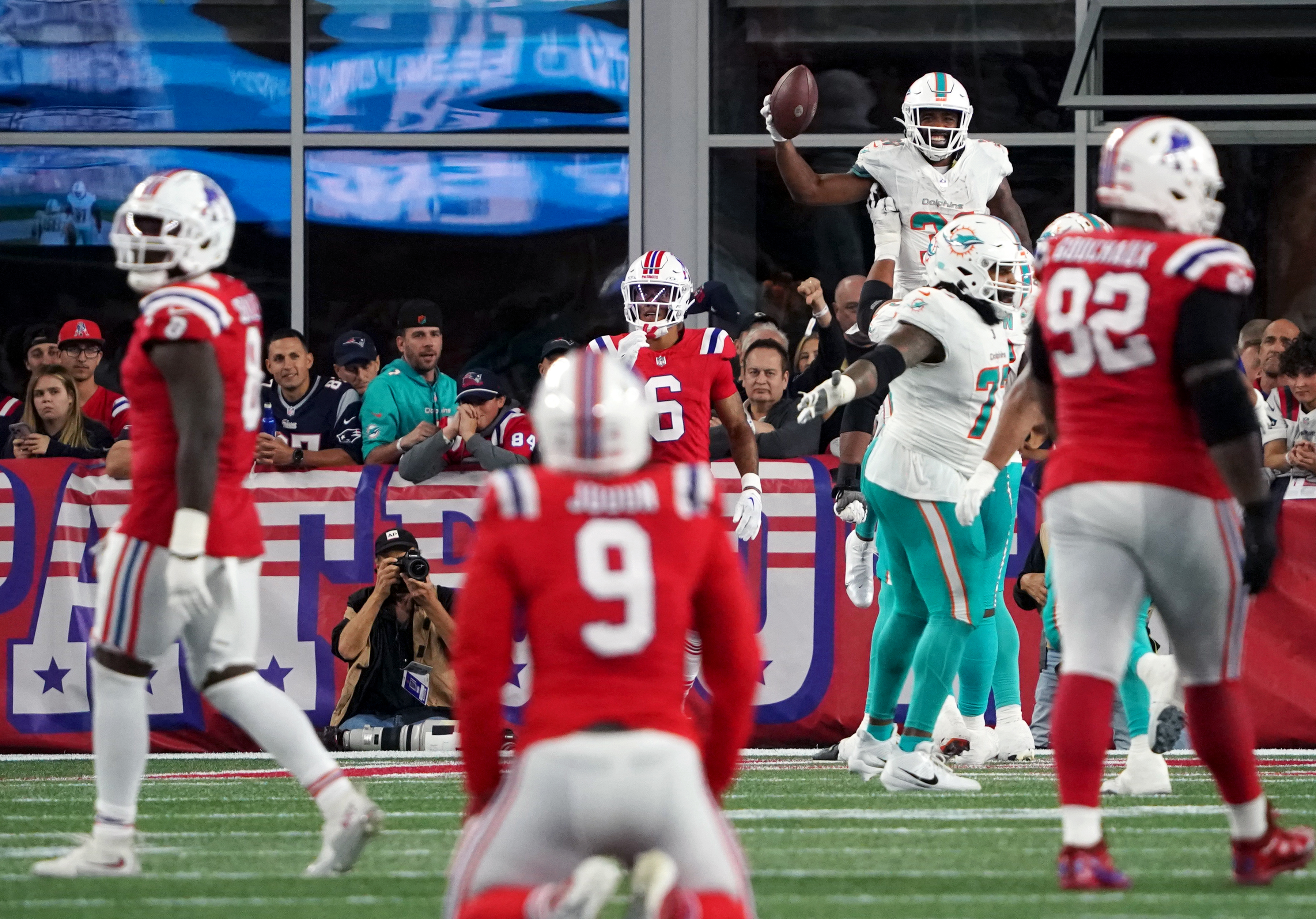 Miami Dolphins 24-17 New England Patriots: Hosts fall to 0-2 in NFL for  first time since 2001, NFL News