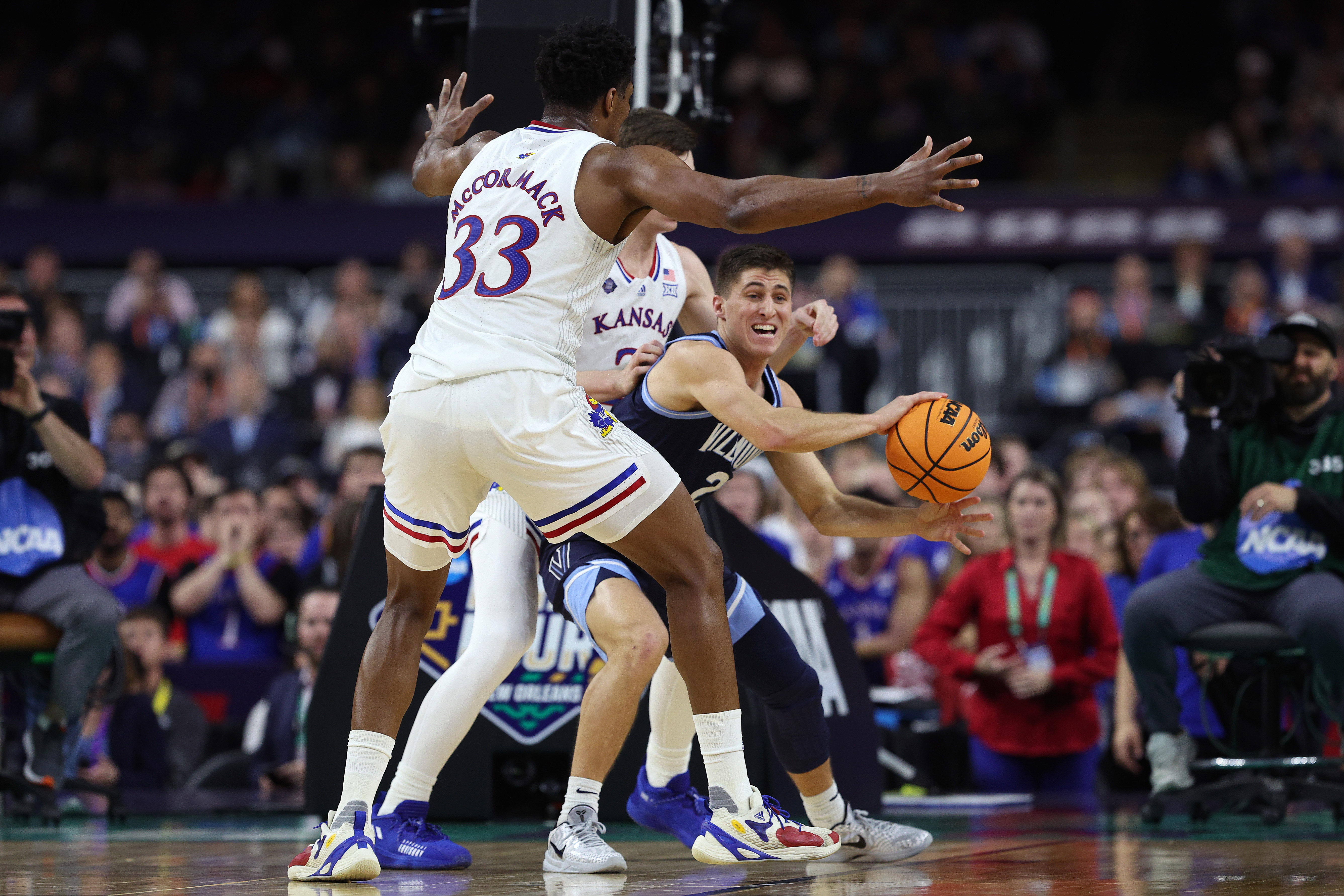 Top-seeded Kansas earns a berth in NCAA national championship game with a Final Four triumph over Villanova