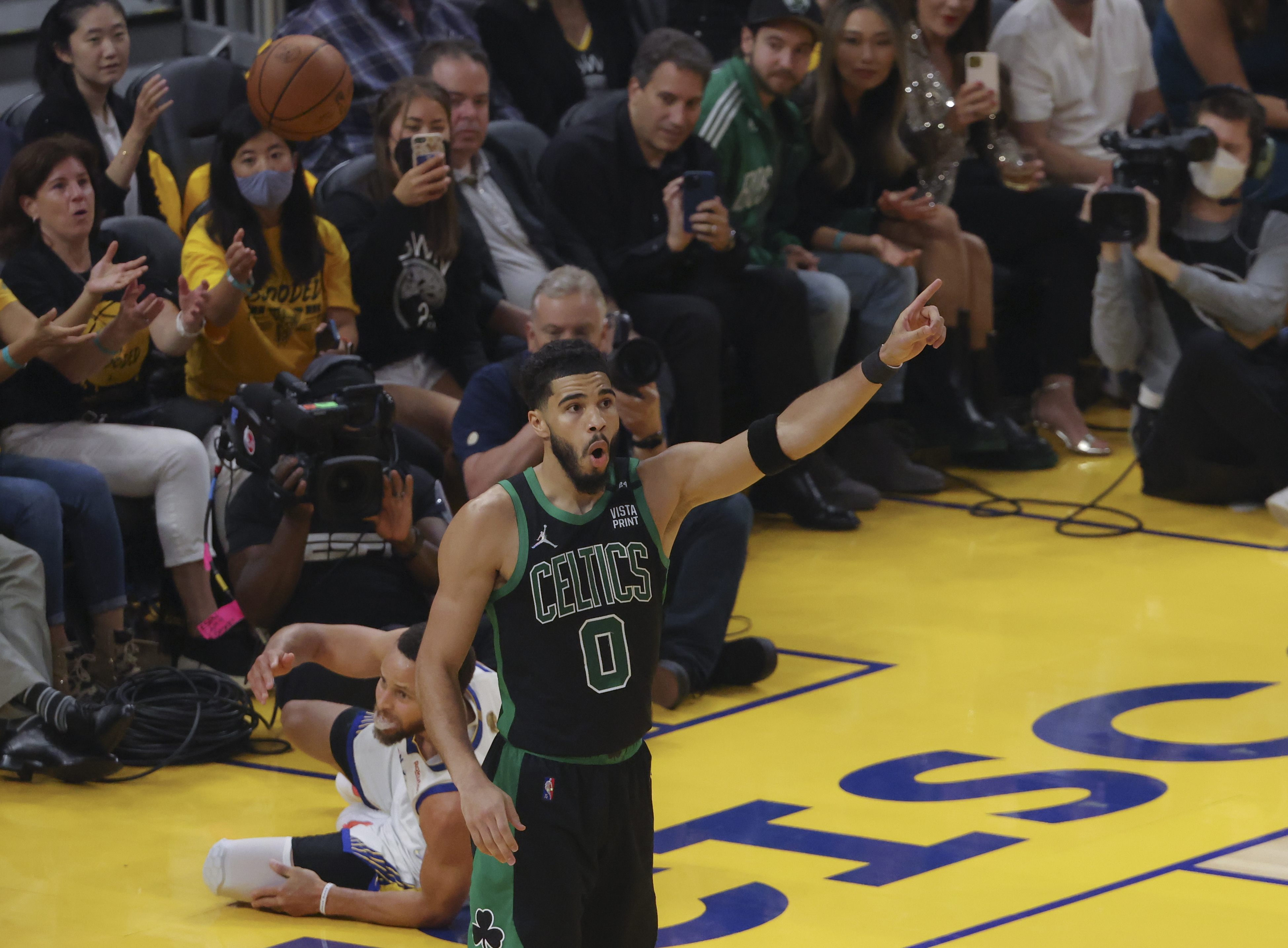 Celtics show third-quarter fight, but Warriors put their backs to