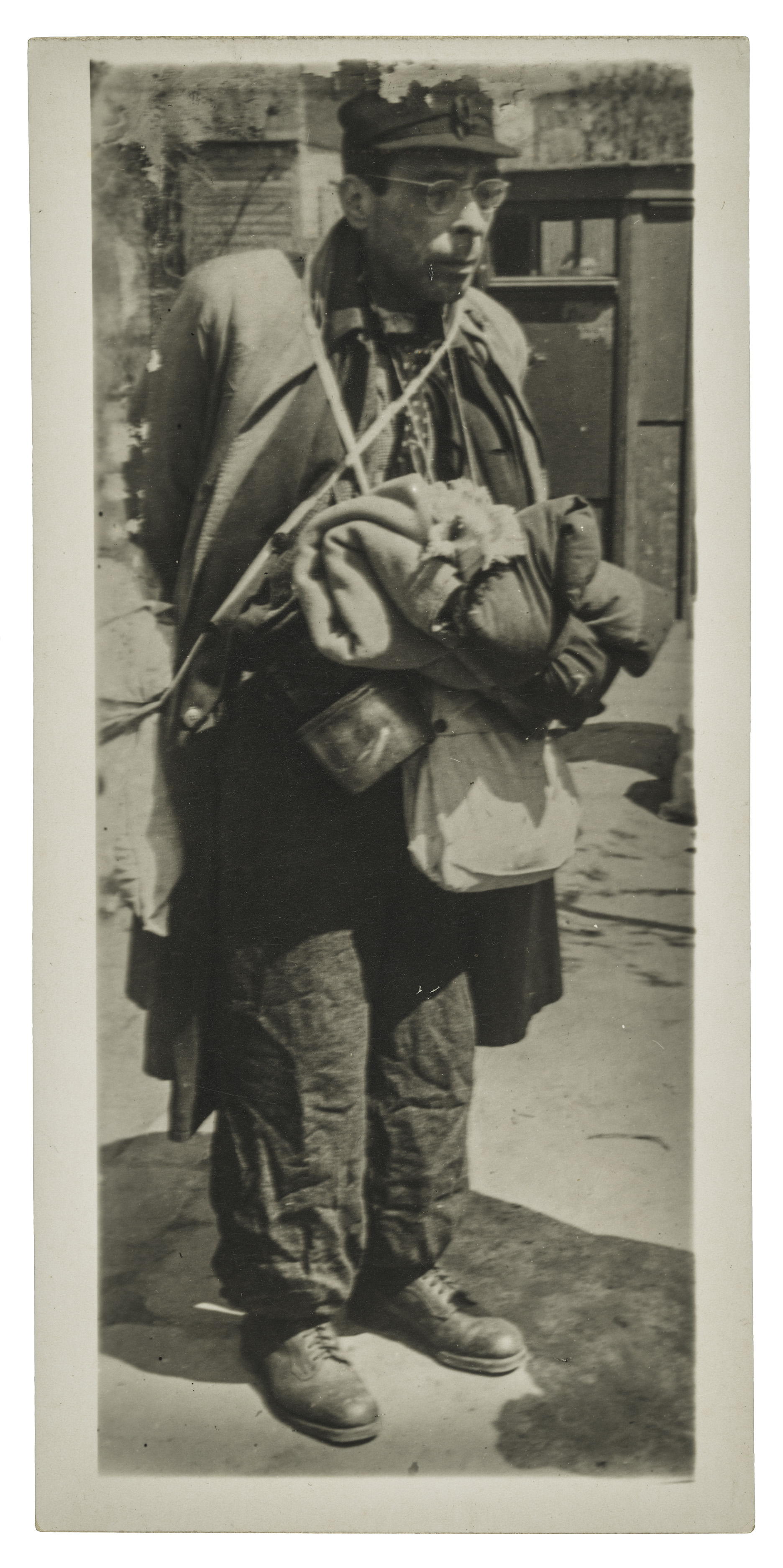 One of Henryk Ross's images from the Lodz Ghetto, taken between 1940 and 1945 and preserved for decades by Leon Sutton.