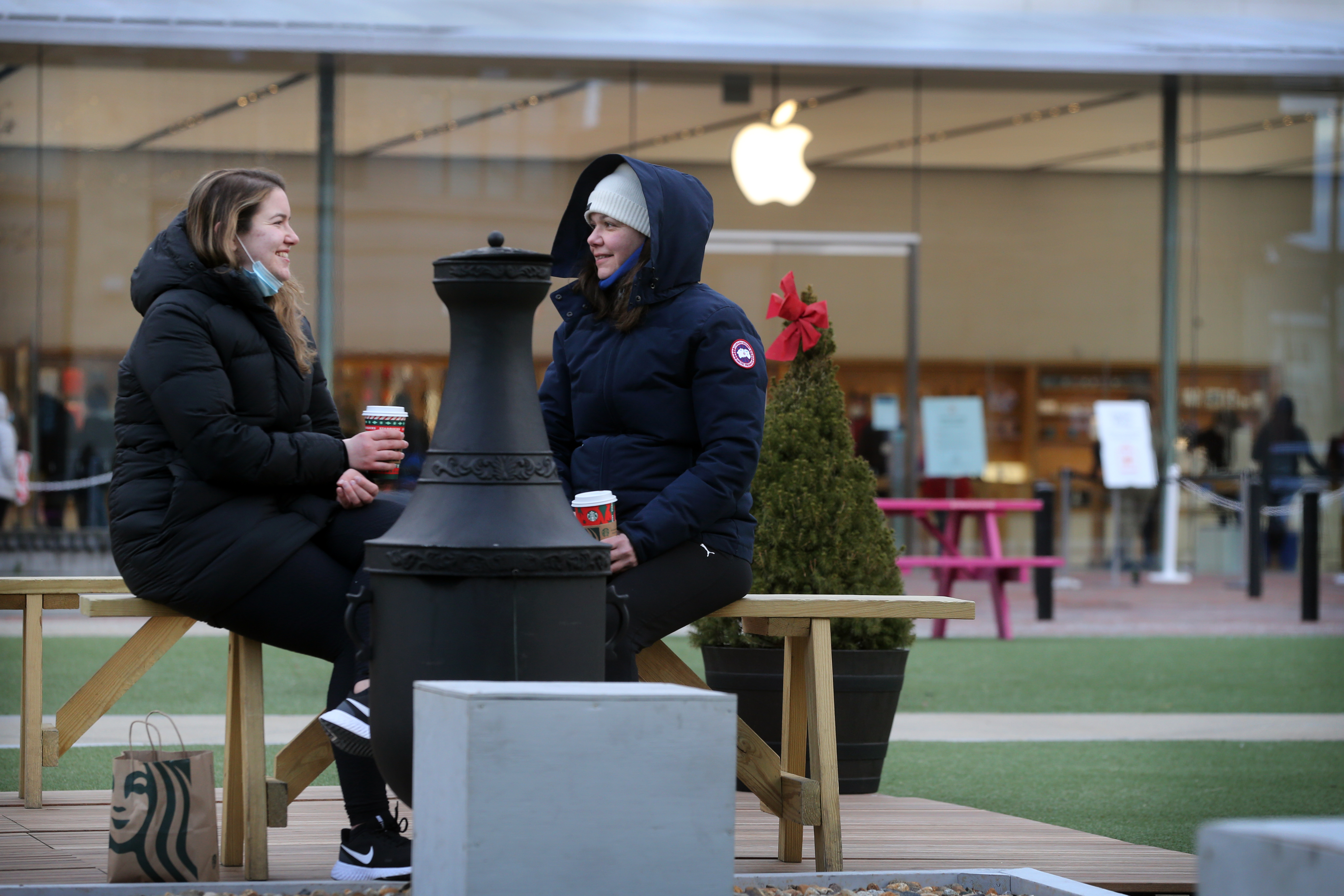 Marissa Gullotti, left, and her mother, Jenn, had coffee at MarketStreet Lynnfield last week.