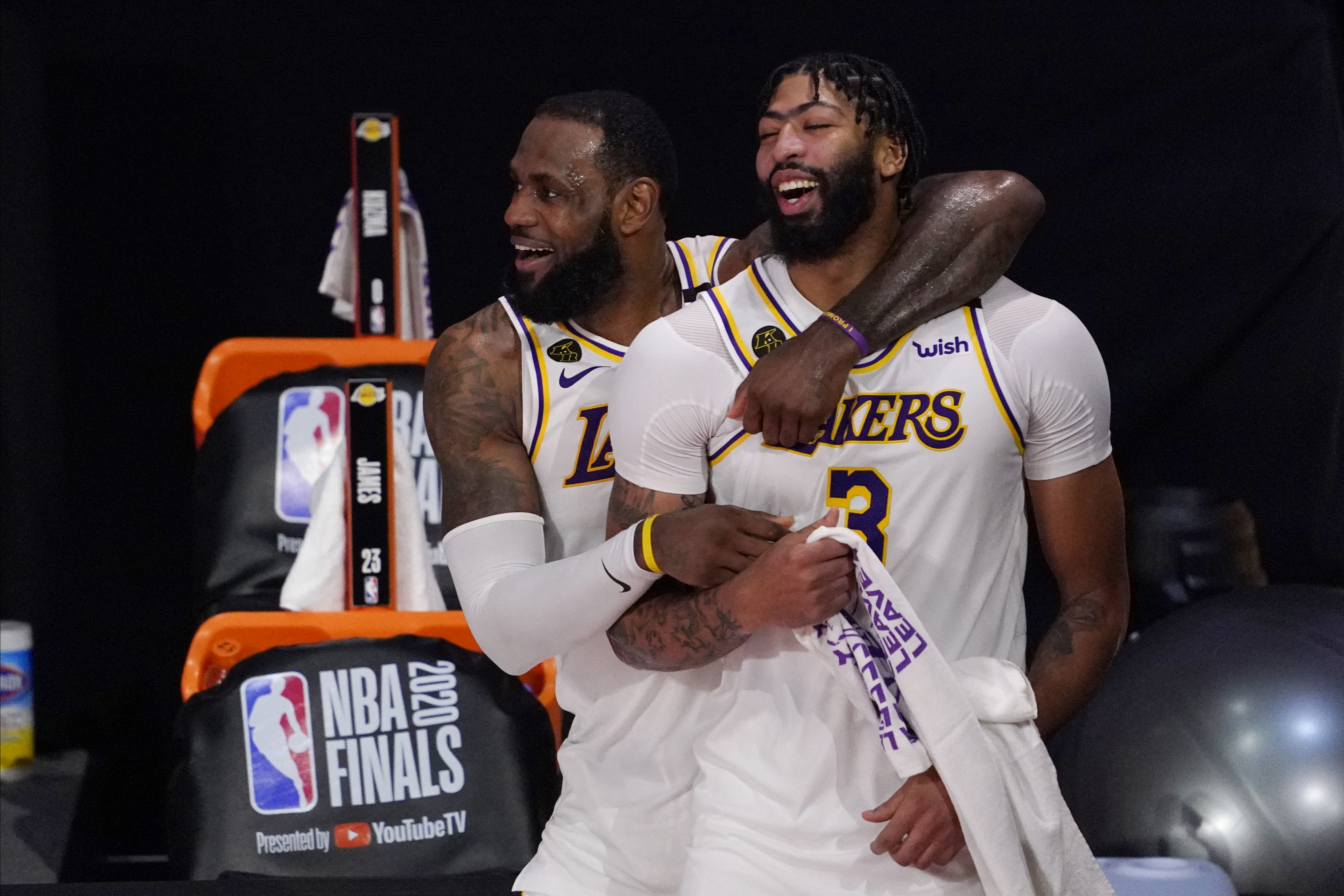 Healthy and happy: LeBron James, Anthony Davis lead Lakers back to