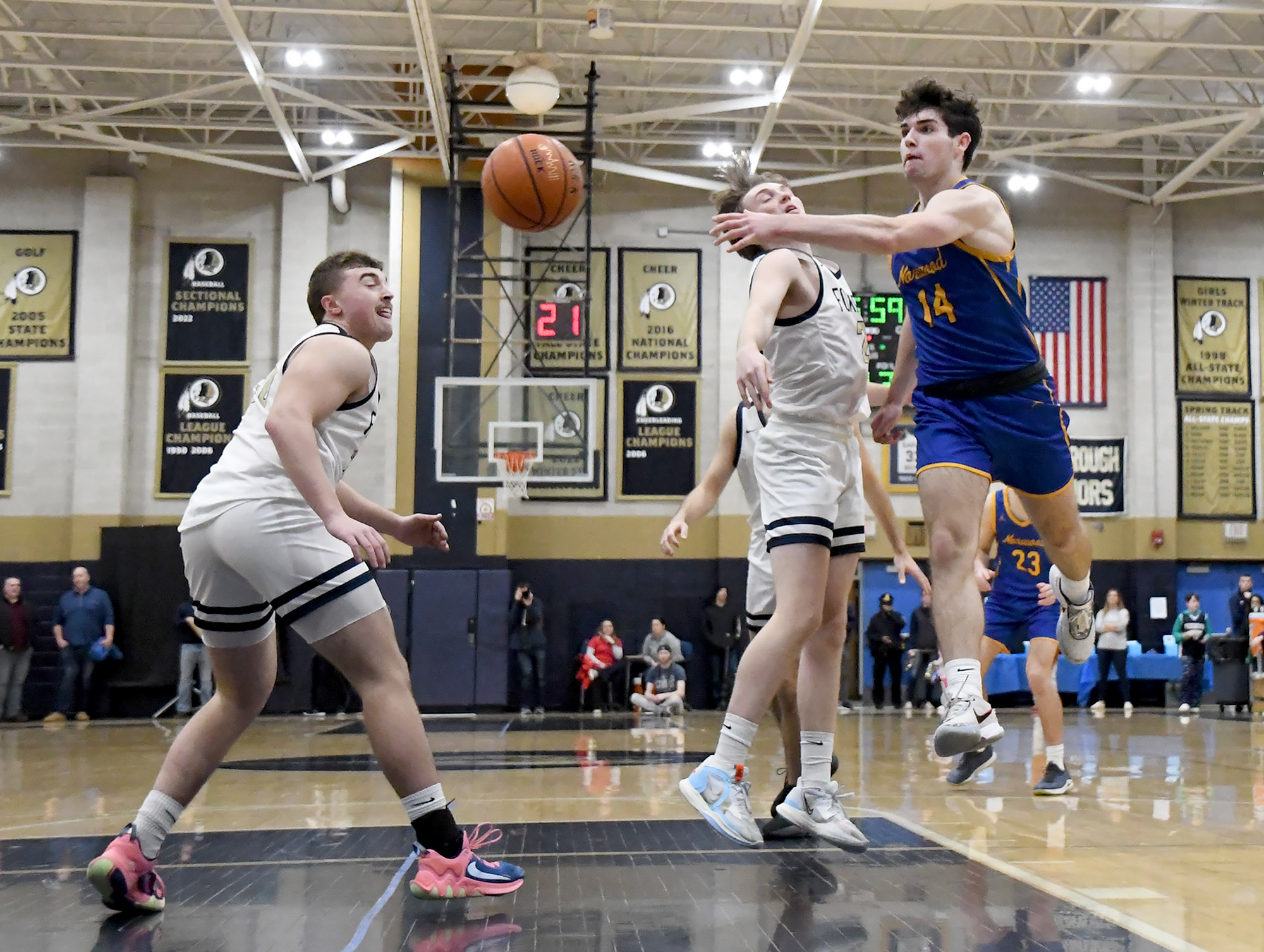 With a veteran poise, guards Noah Beaudet, Matty Mahoney lead the way for  No. 24 seed Norwood in Division 2 first-round win at No. 9 Foxborough - The  Boston Globe