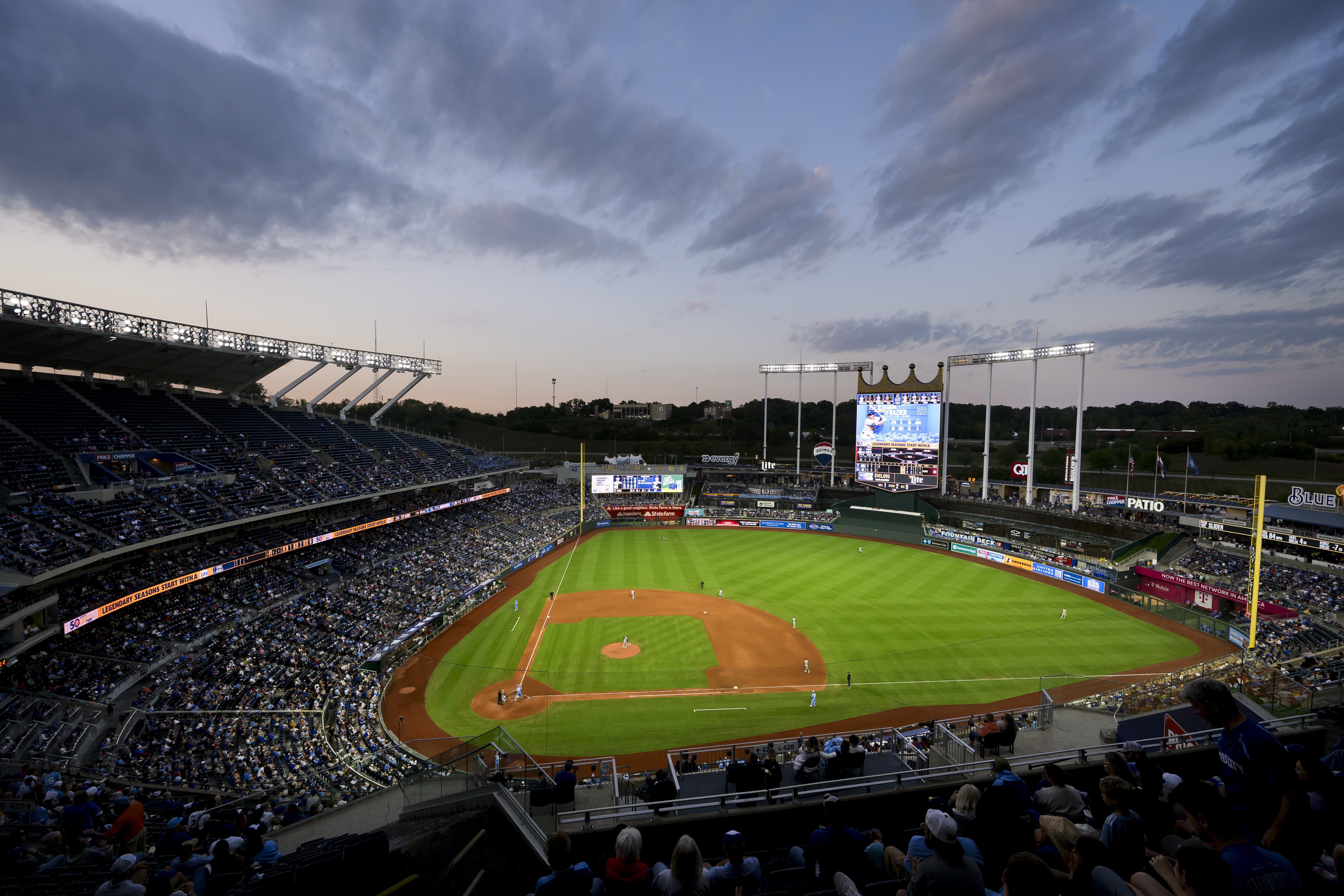 As Chiefs move to Kansas, Royals face tough stadium decision of their own