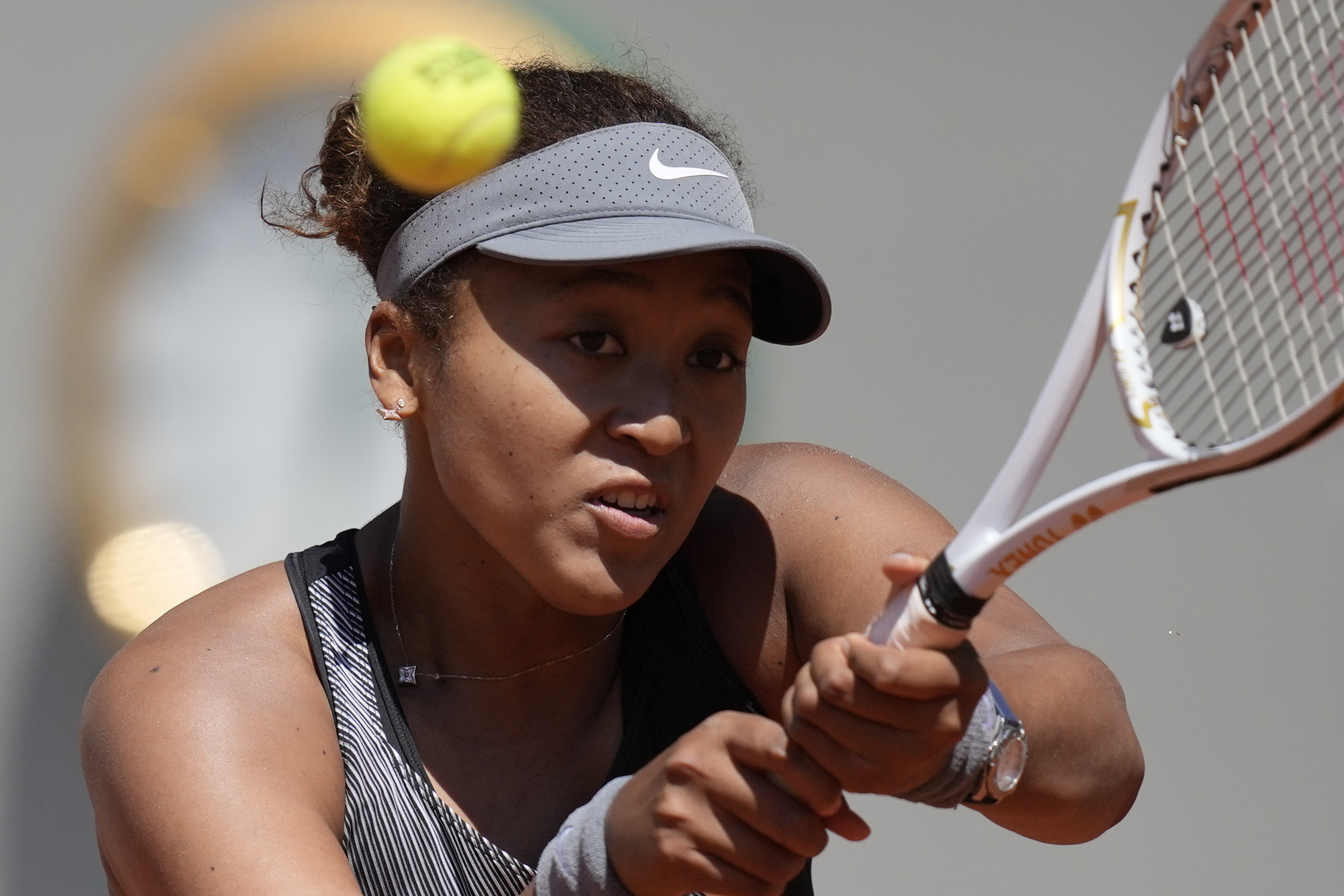 Japan's Naomi Osaka defeated Romania's Patricia Maria Tig in the first round Sunday, and then bid farewell to the French Open.