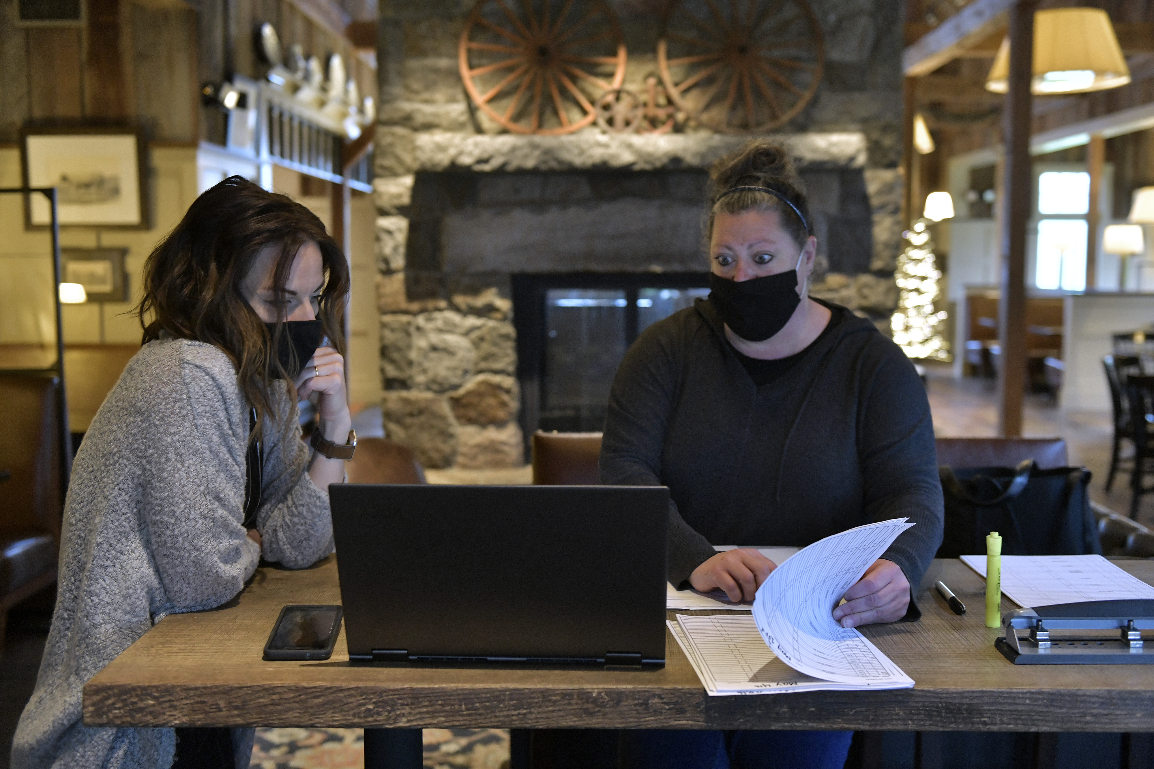 At Gibbet Hill Grill in Groton, General Manager Martha Lisio and Lead Host Christina Nelson chat about the upcoming evening service.