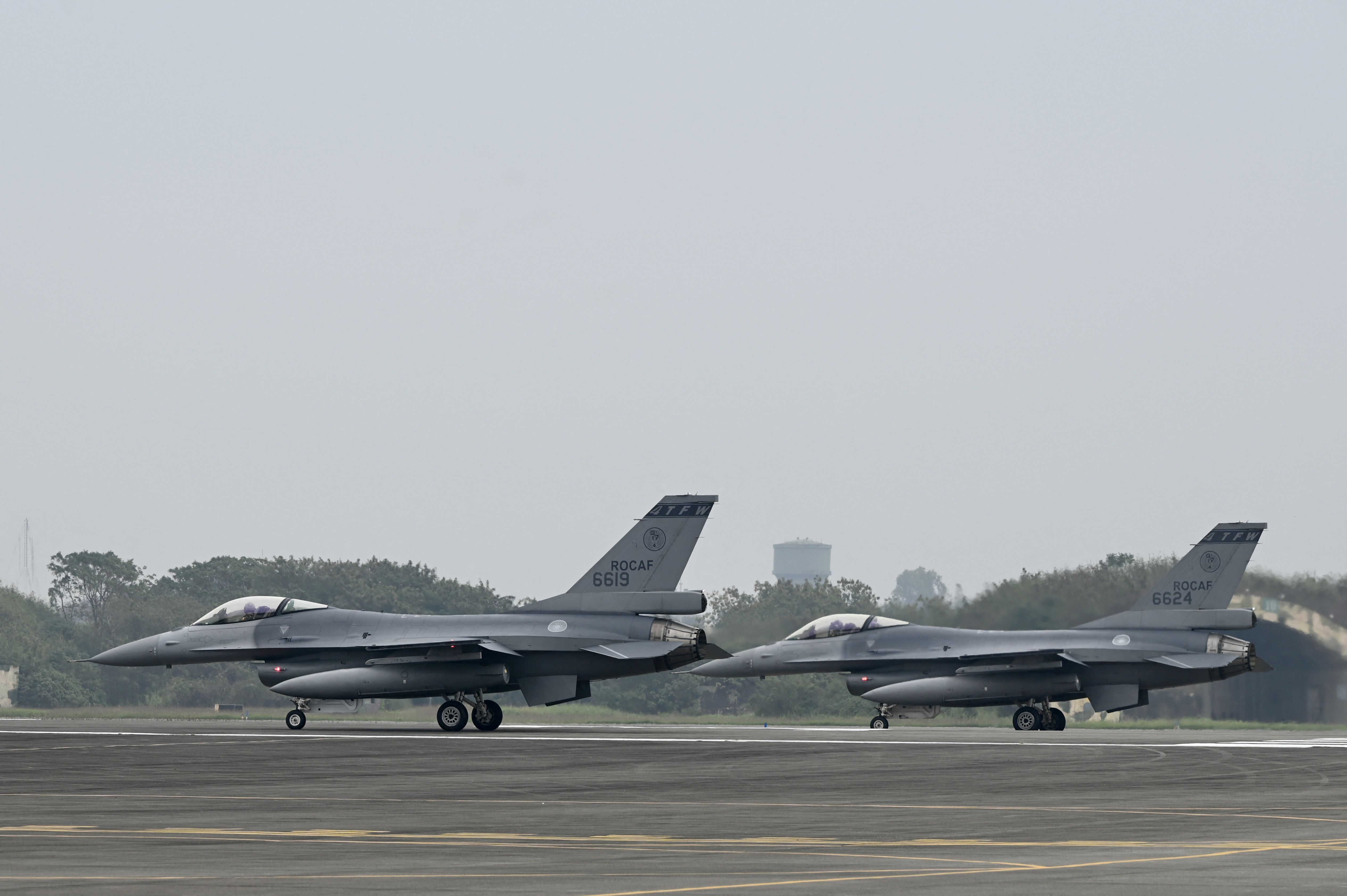 Taiwán encuentra escombros cerca de la zona donde cayó un F‑16 fabricado en EE. UU. - The Boston Globe