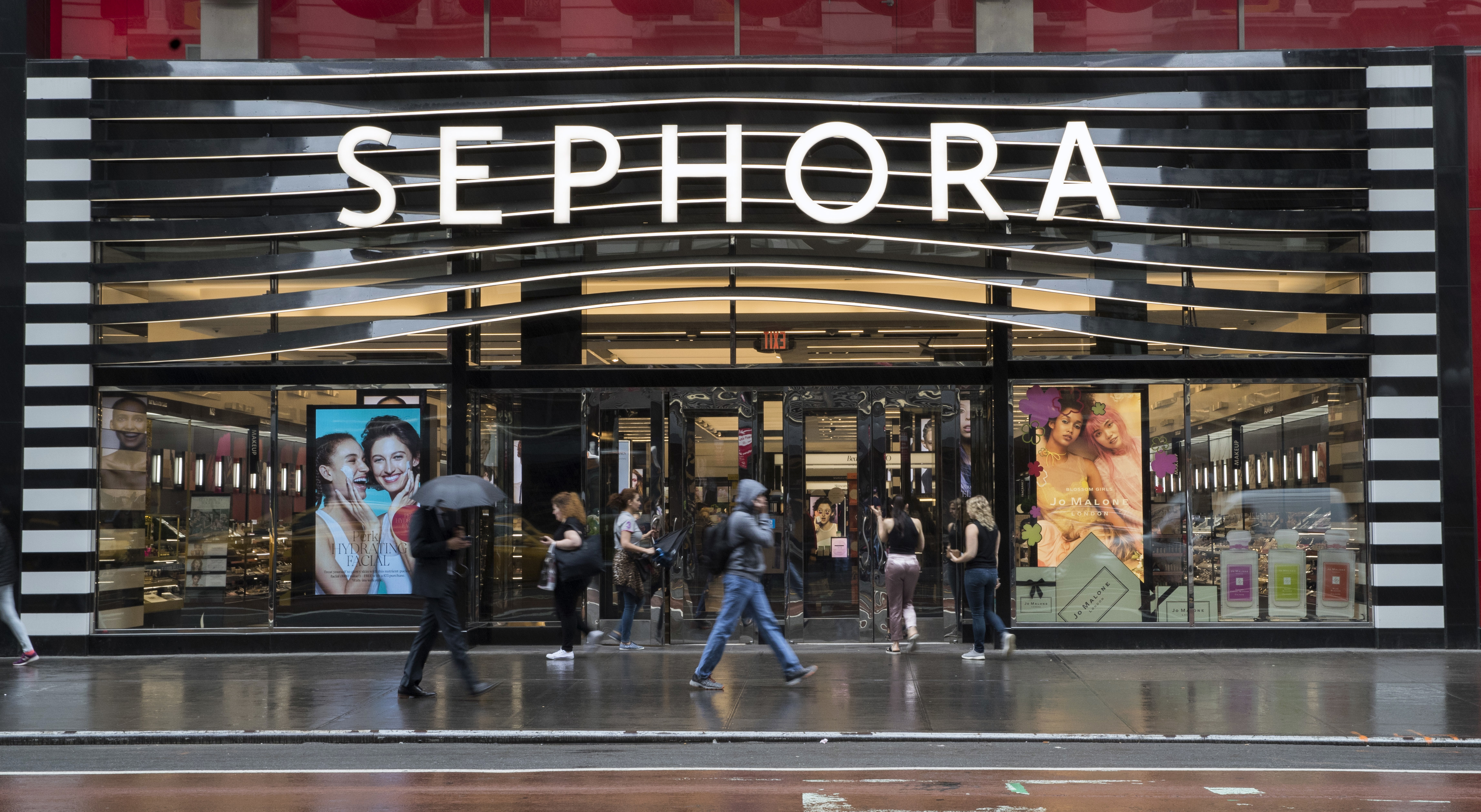 Sephora to take over cosmetics in Kohl's stores