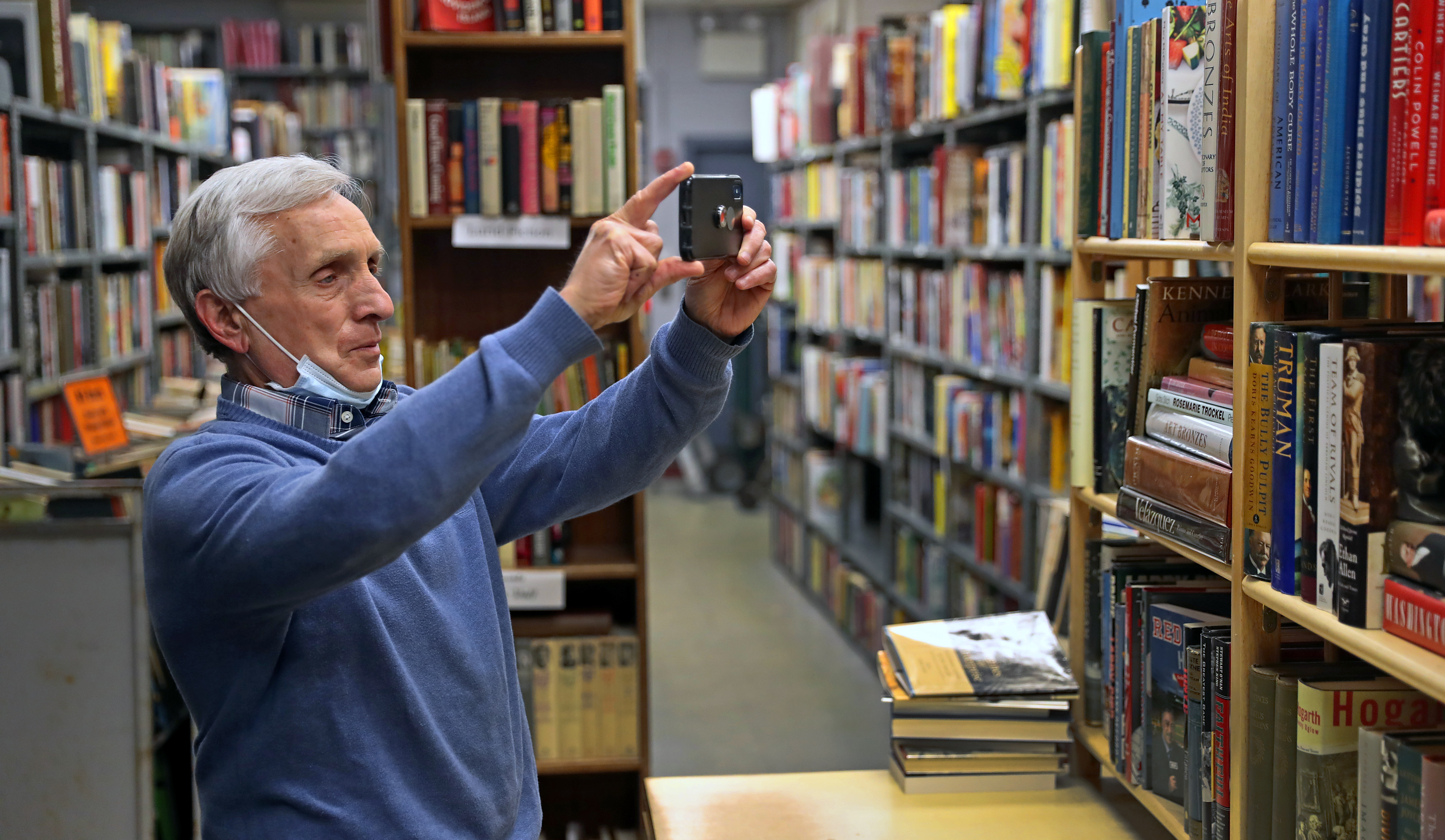Brattle Book Shop Is Curating Bookshelves For Zoom Meetings And Facetime Hangouts The Boston Globe