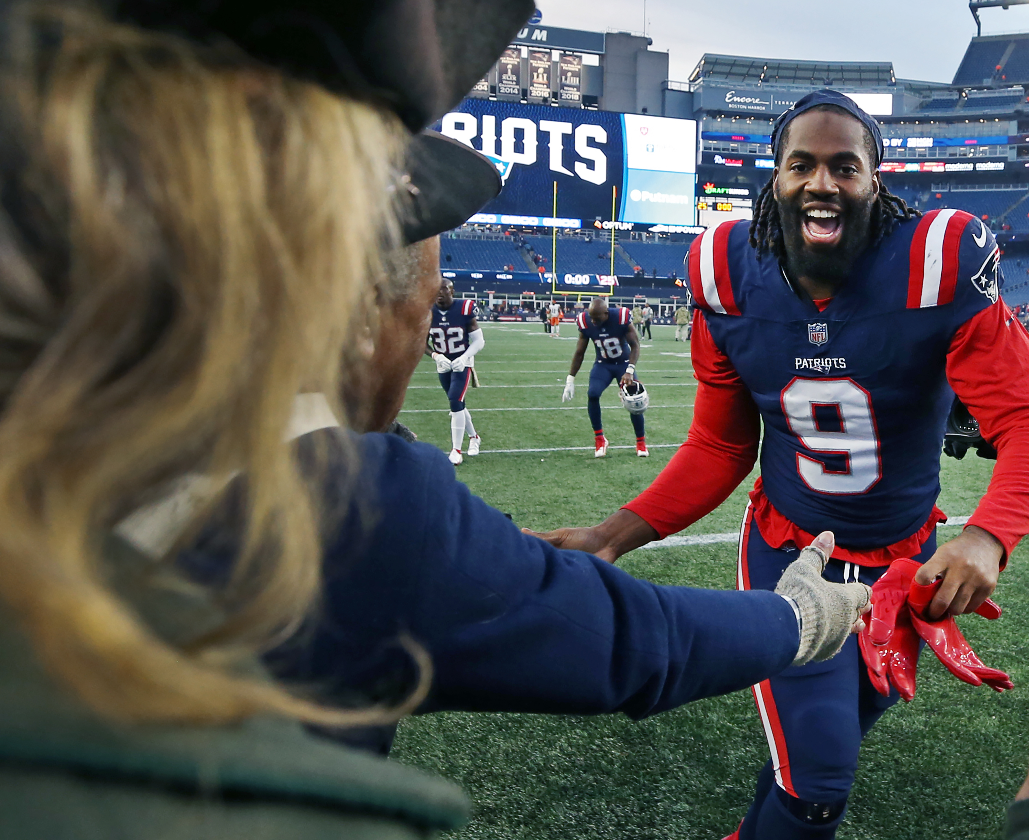 Brockton students go holiday shopping with Patriots stars Judon, Davis