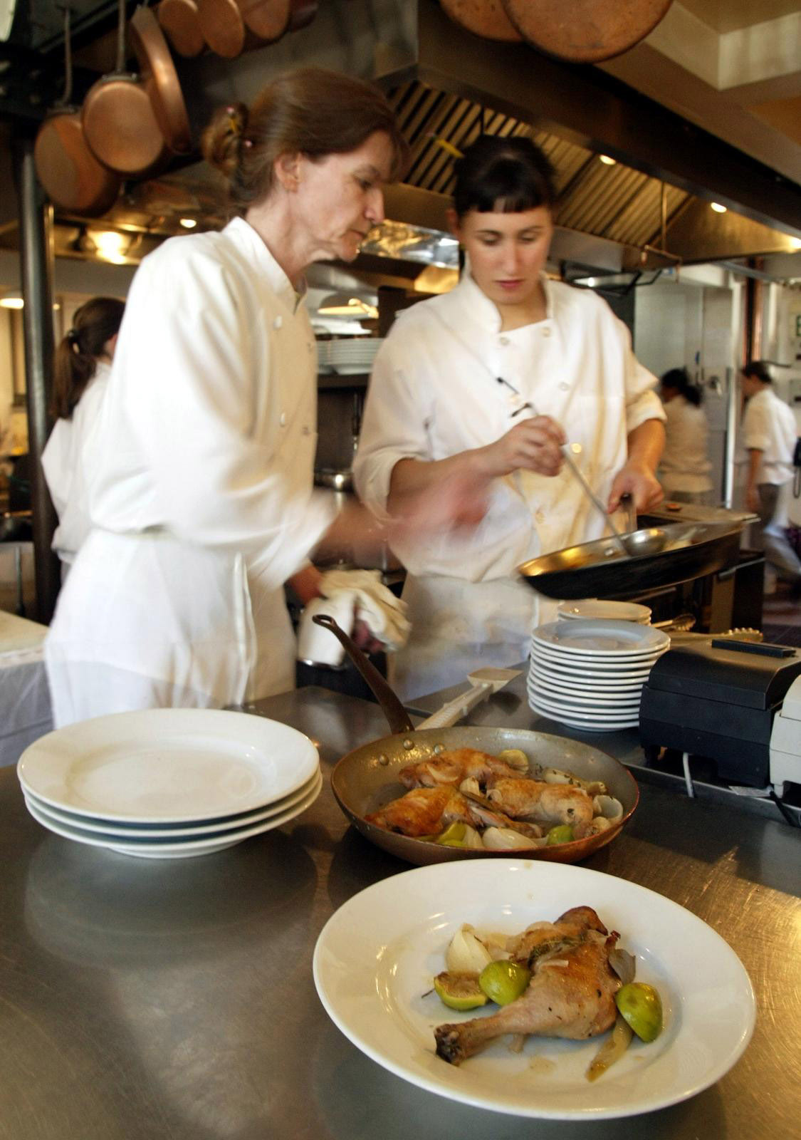 Judy Rodgers (left) of Zuni Café in San Francisco, preparing braised chicken with fresh figs in a sauce of honey and vinegar.