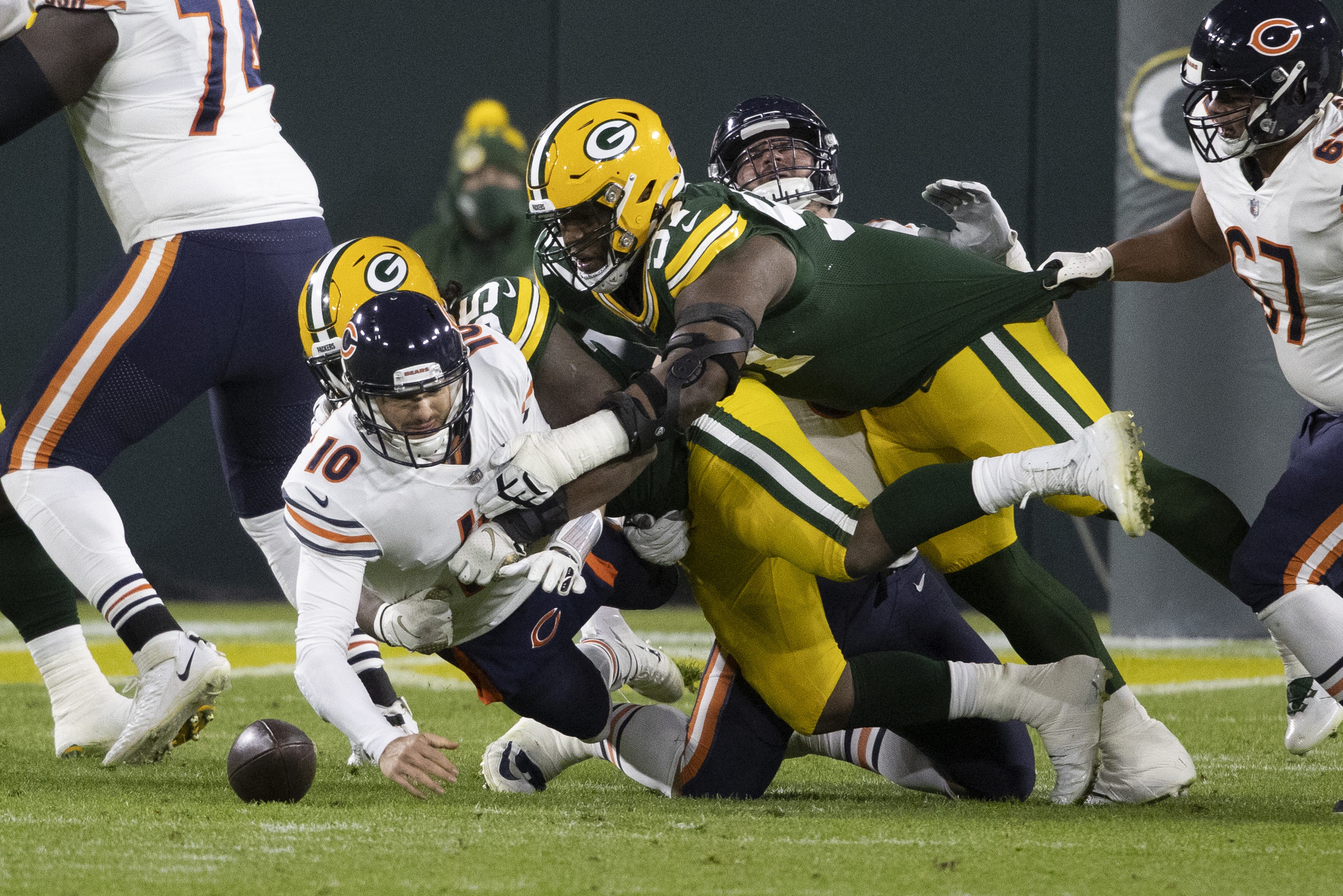 Can you believe this sh*t: Bears vs Packers on Thanksgiving night