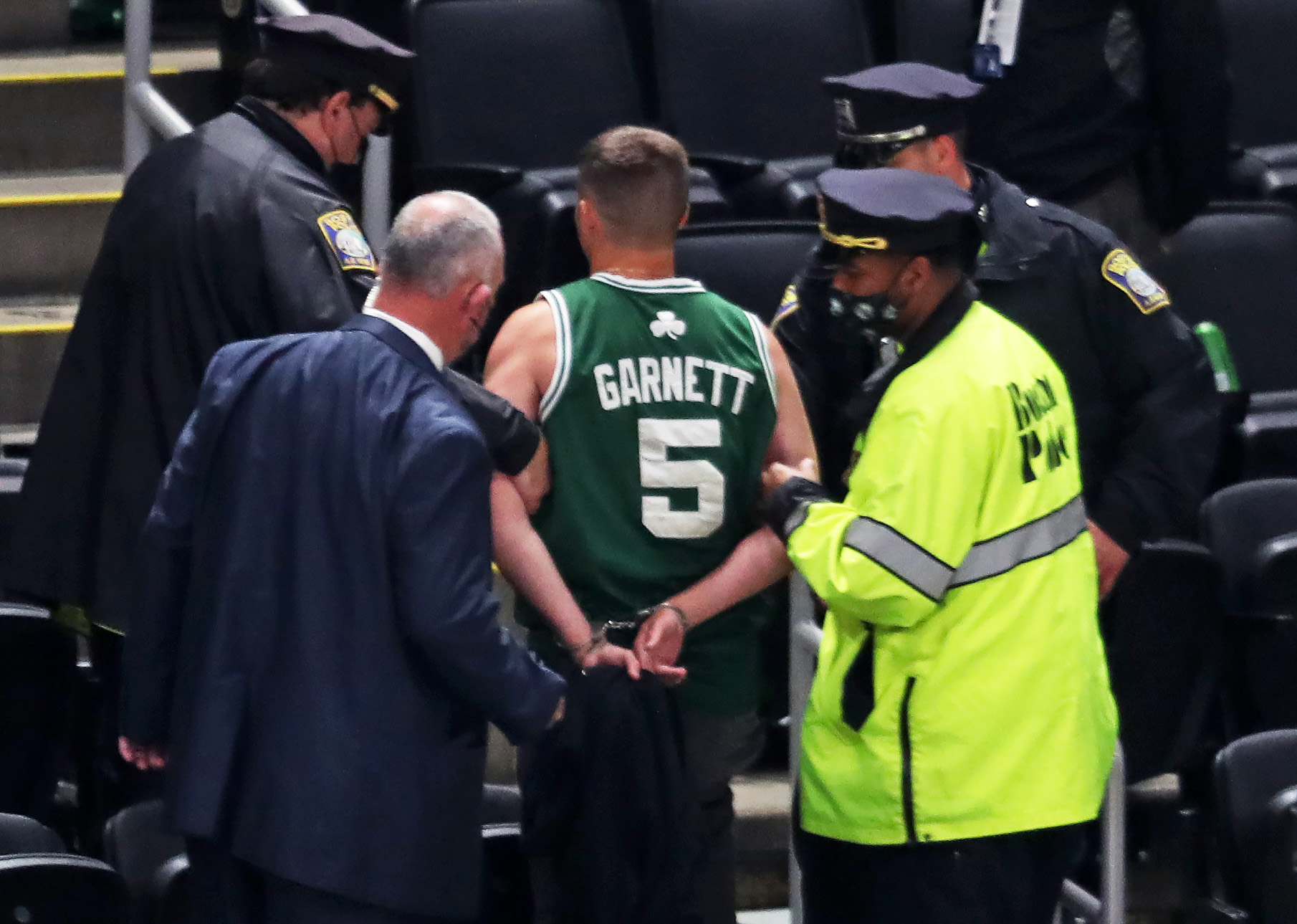 Fan who threw water bottle at Kyrie Irving faces felony