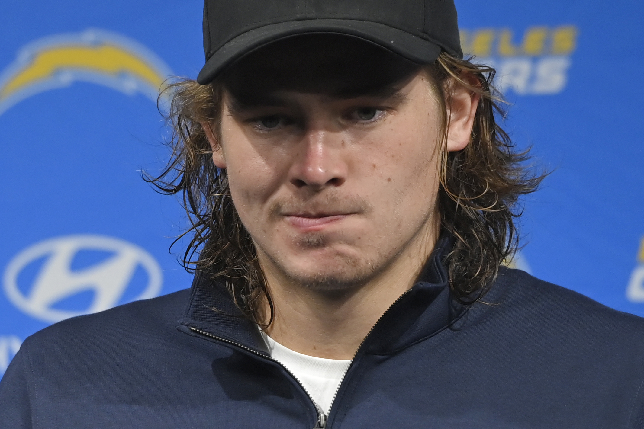 Chargers' Justin Herbert cuts his signature flowing hair - Los