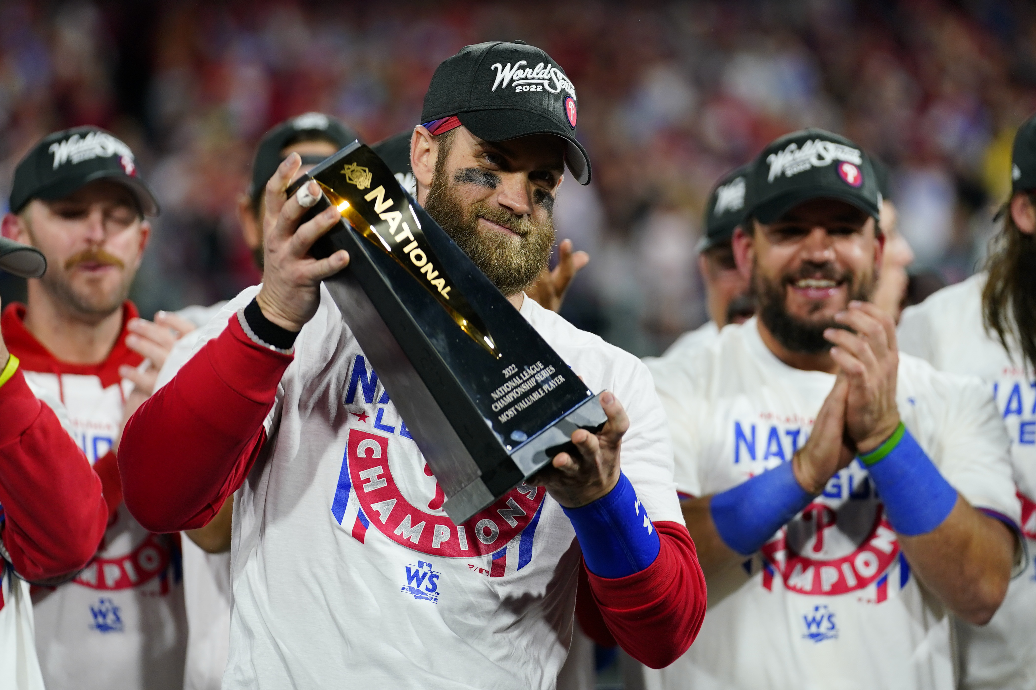 Bryce Harper's two-run, eighth-inning home run lifts Phillies over Padres  in Game 5 and into World Series - The Boston Globe