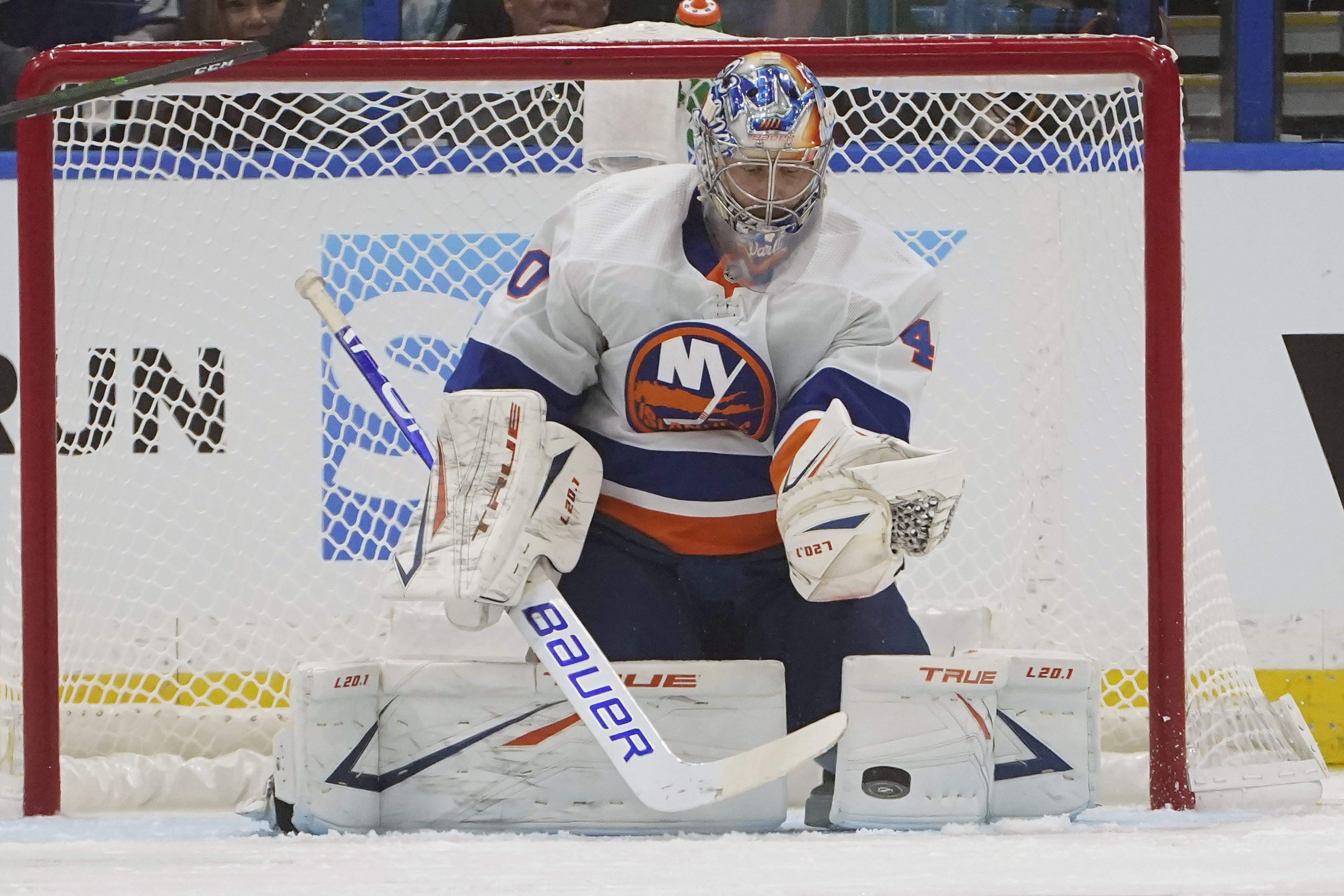 Semyon Varlamov made 30 saves in Sunday's win.