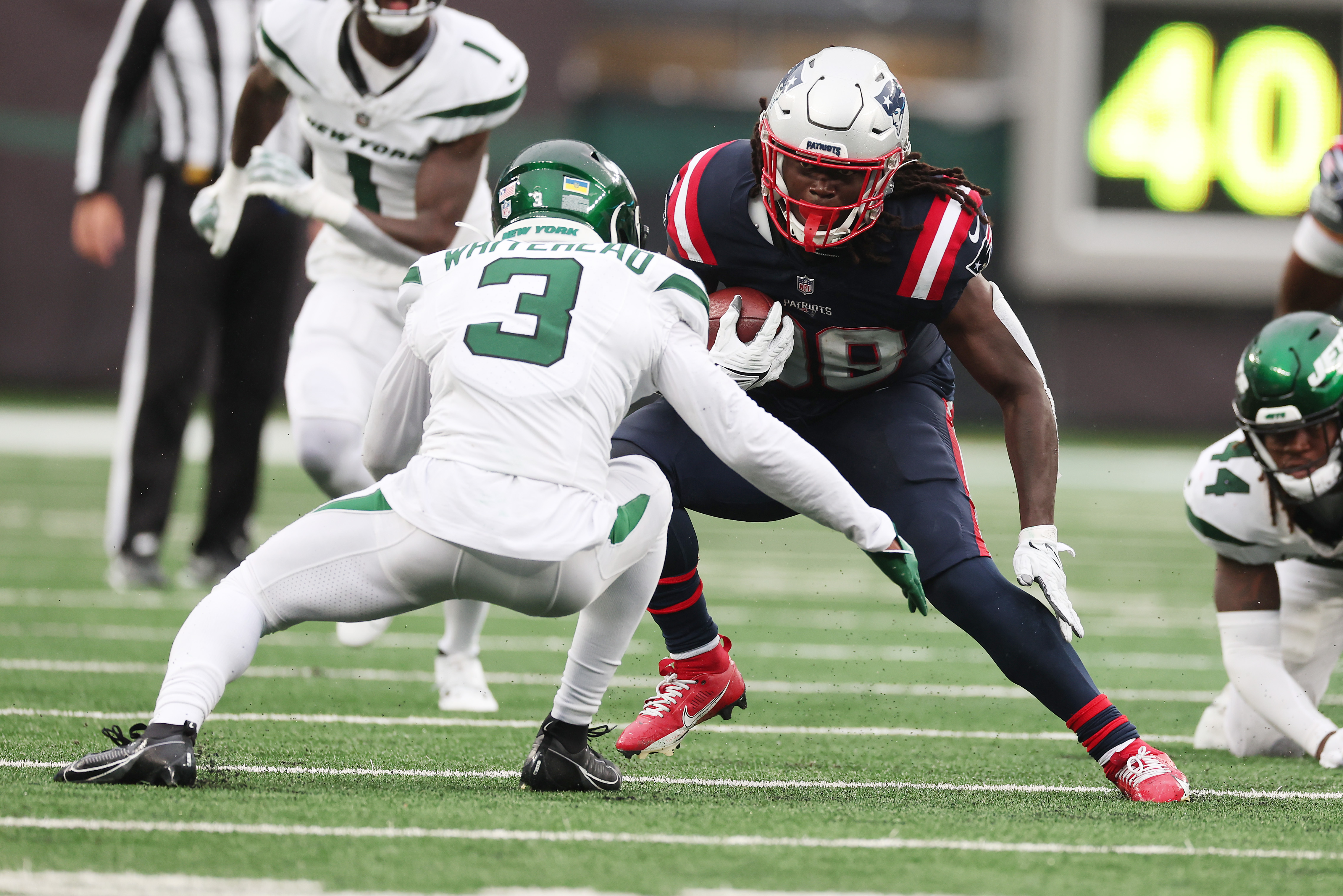 Patriots beat Jets 15-10 to extend their winning streak to 15 straight over  New York