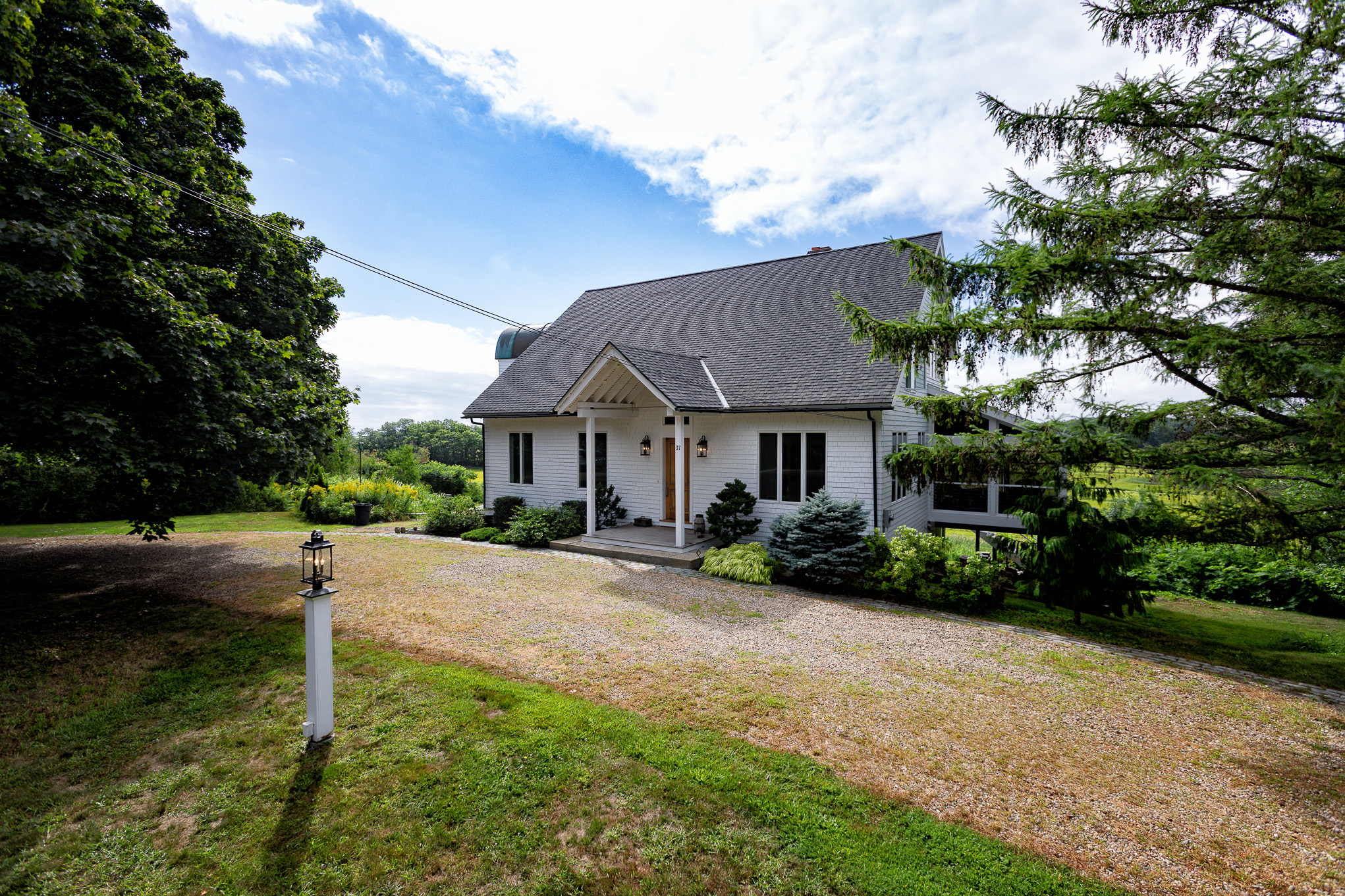 37-newbury-neck-newbury-front-exterior