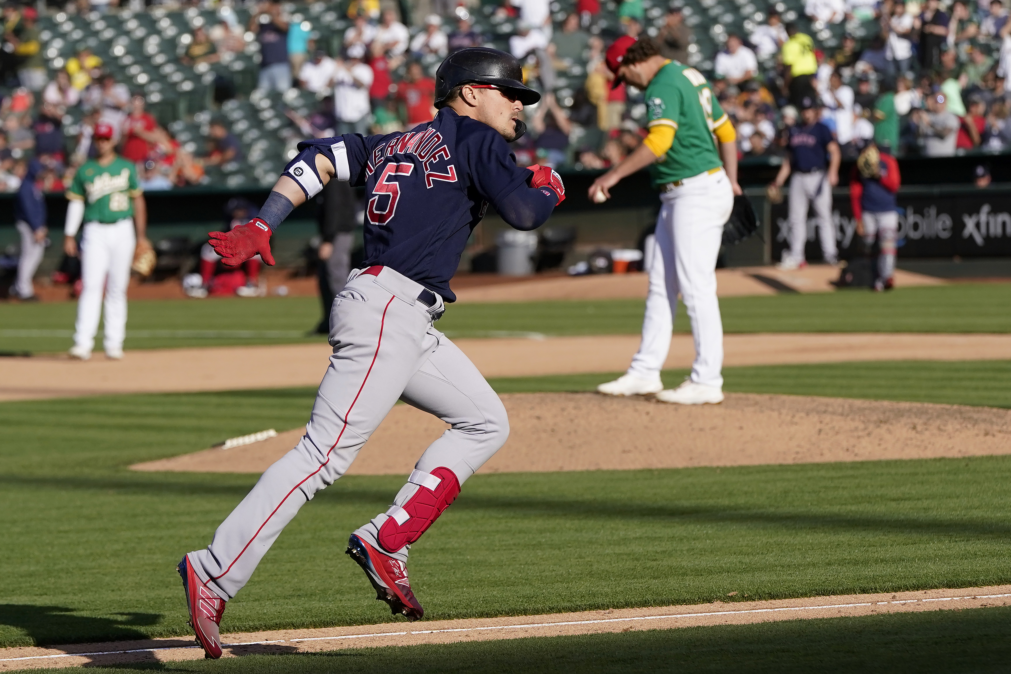 Kiké Hernández homered in the seventh inning Saturday, giving Boston a two-run lead.