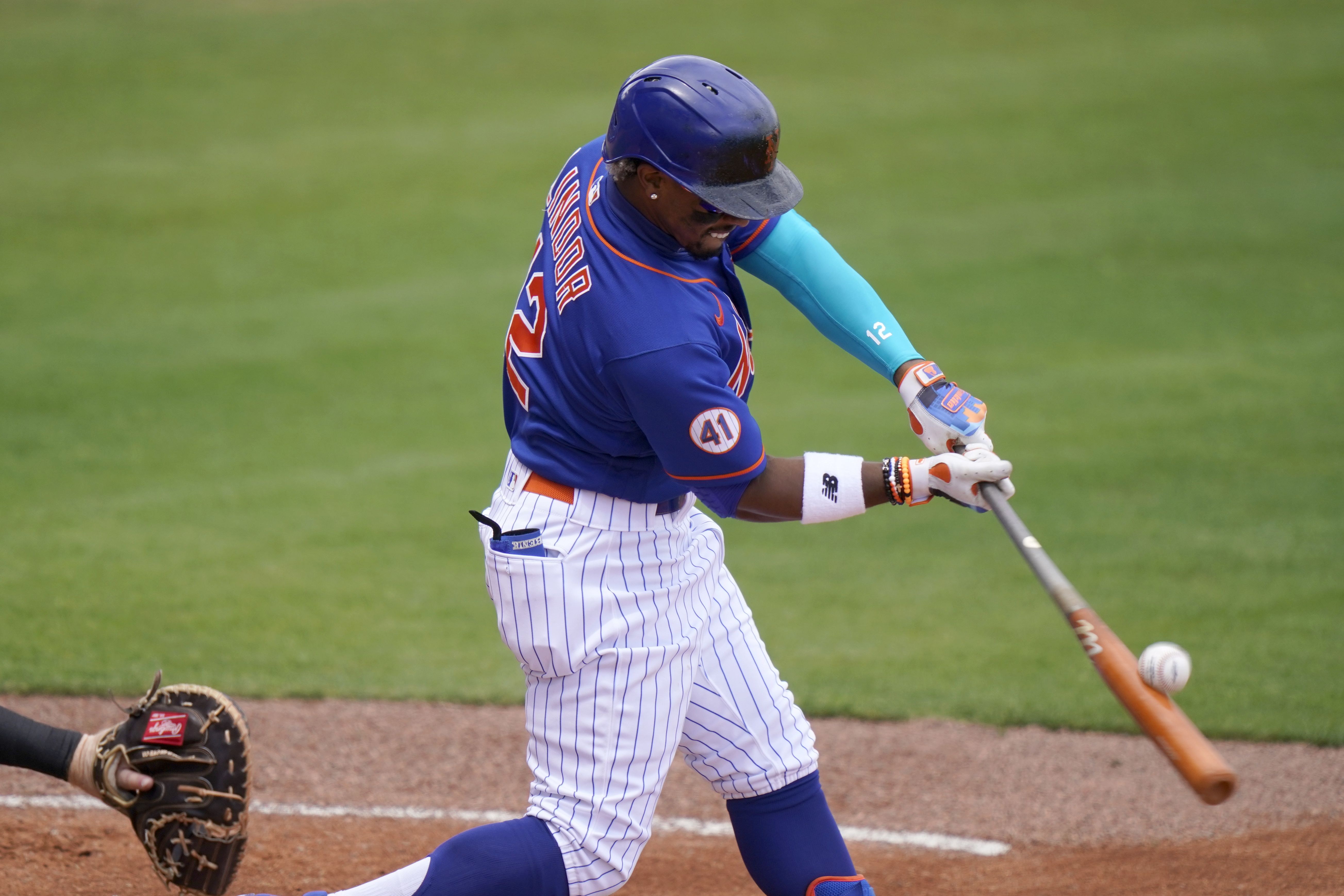 Francisco Lindor signed a 10-year, $341 million contract with the Mets on Wednesday.