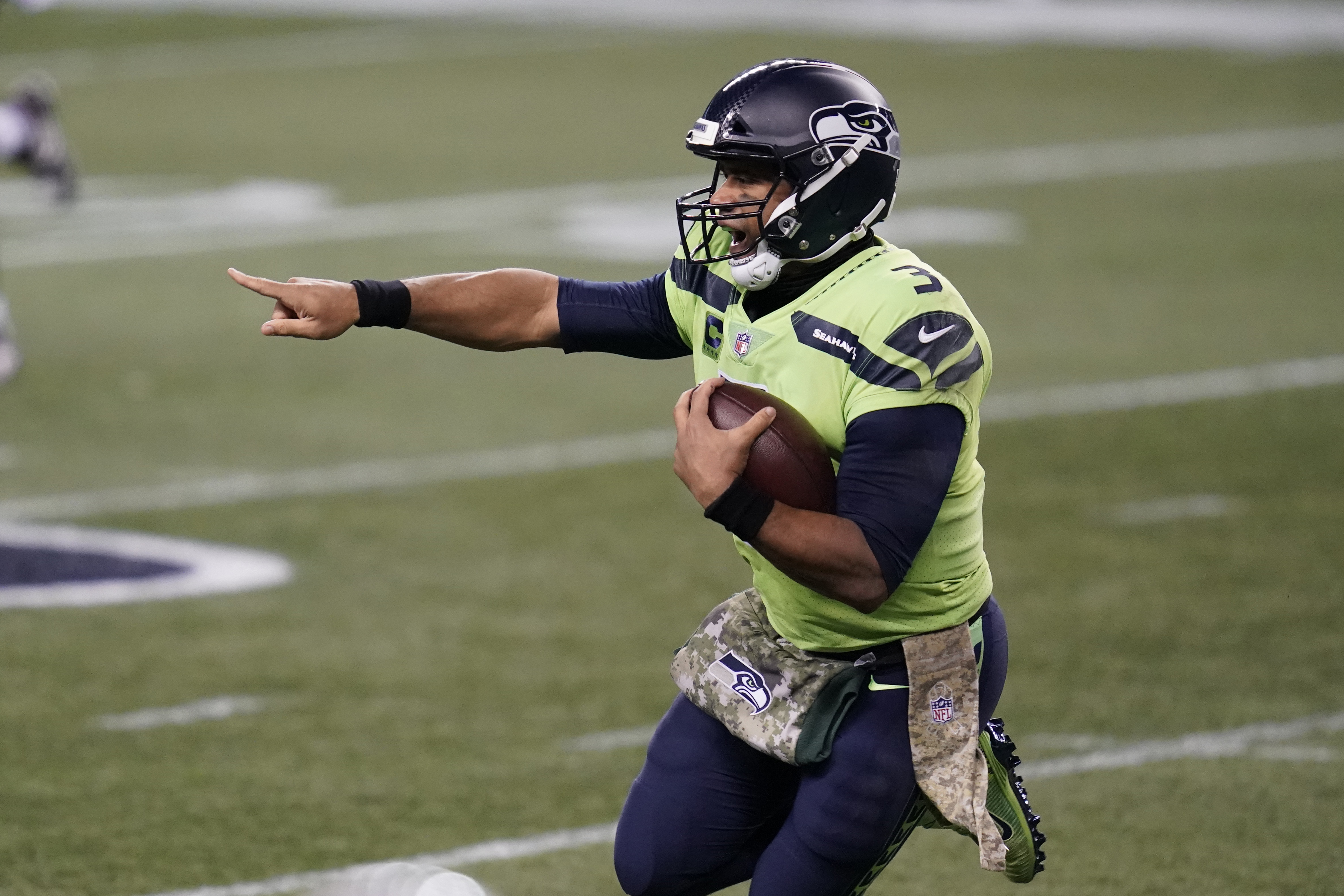 How many touchdowns do you think Russell Wilson throws in 2022