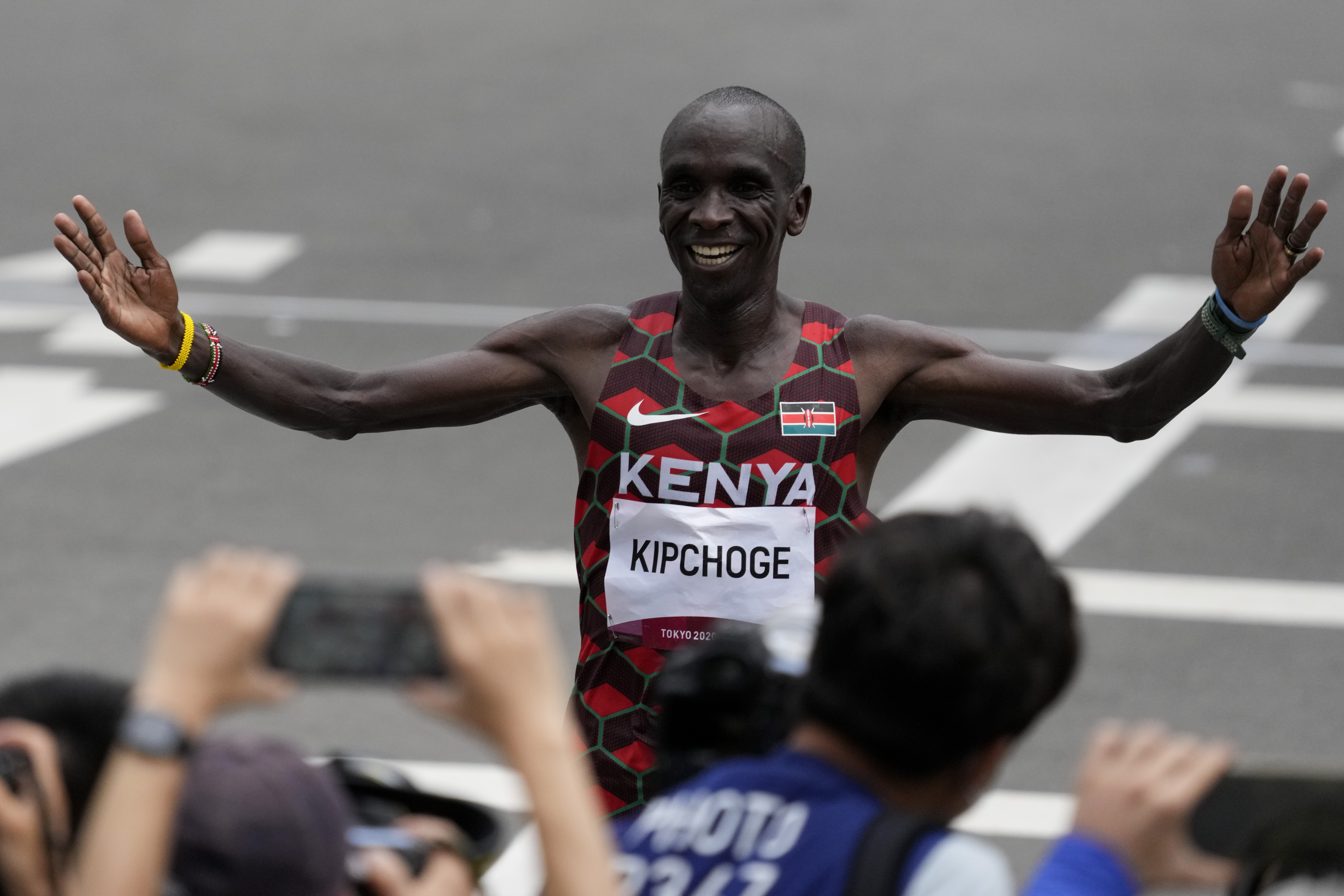 Boston Marathon 2023: Eliud Kipchoge and top runners' numbers and jersey  colors