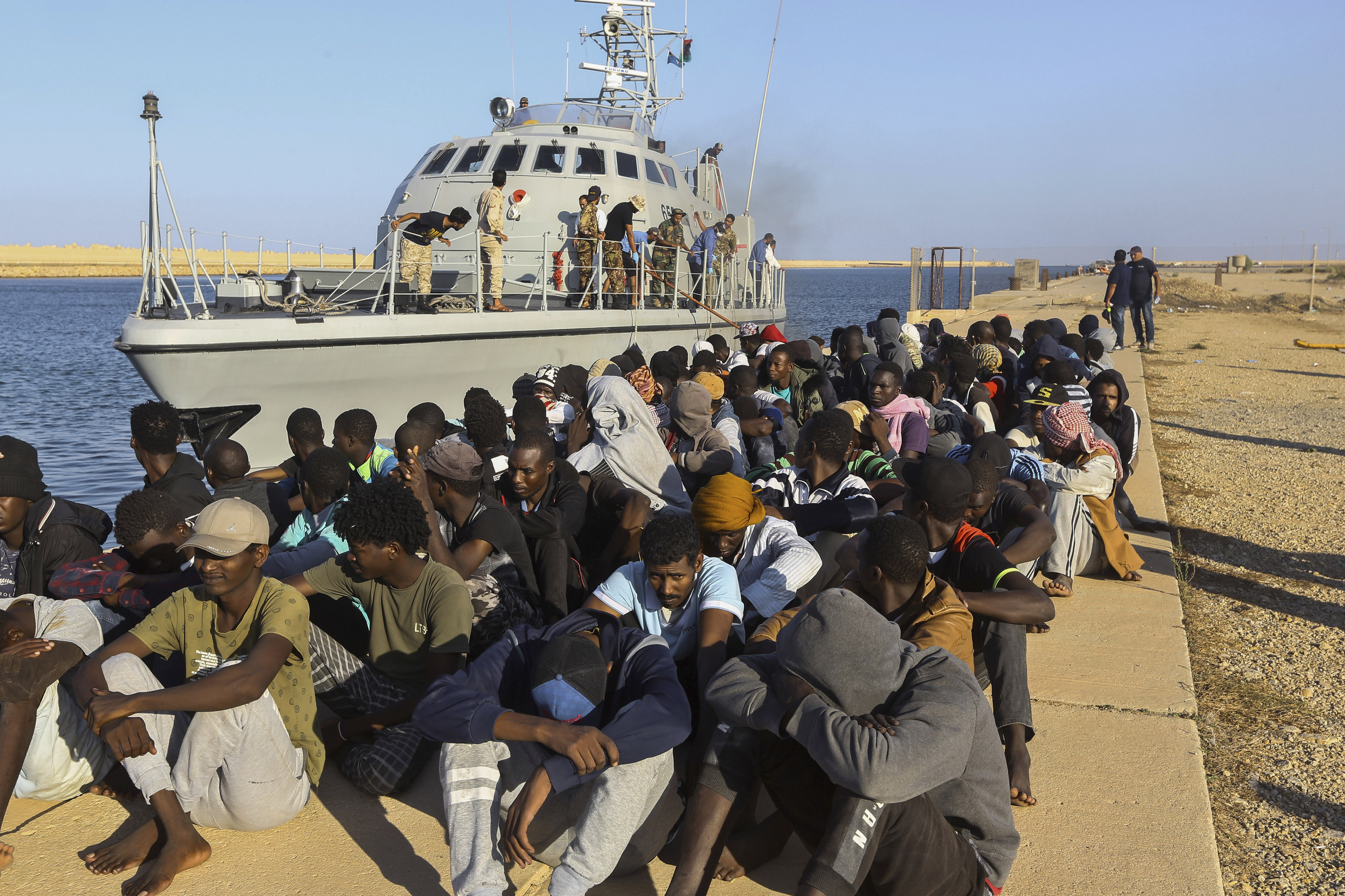 Klemme pause høg Red Crescent says bodies of 17 people washed ashore in Libya - The Boston  Globe