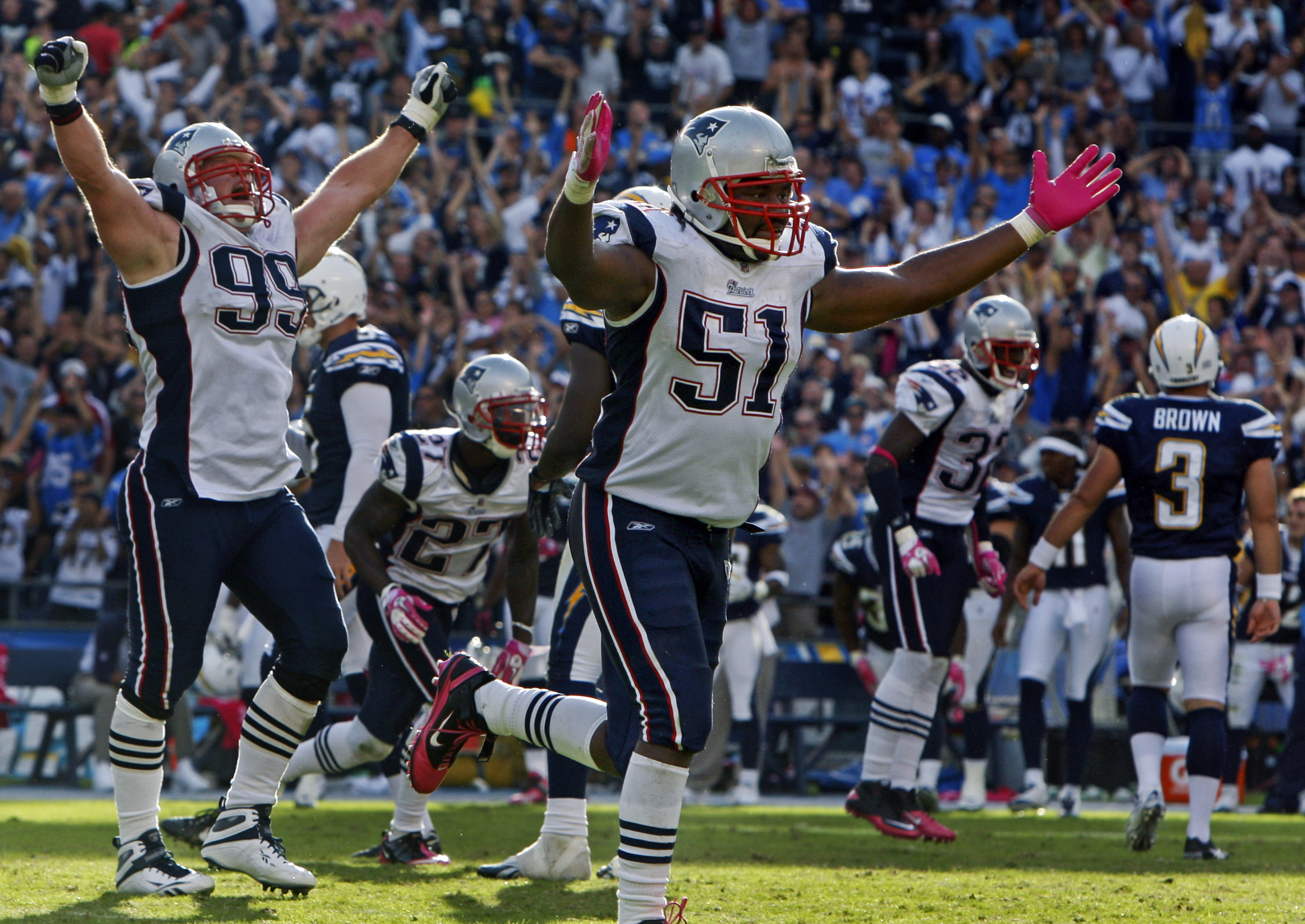 Jerod Mayo (center) played his entire career in Foxborough.
