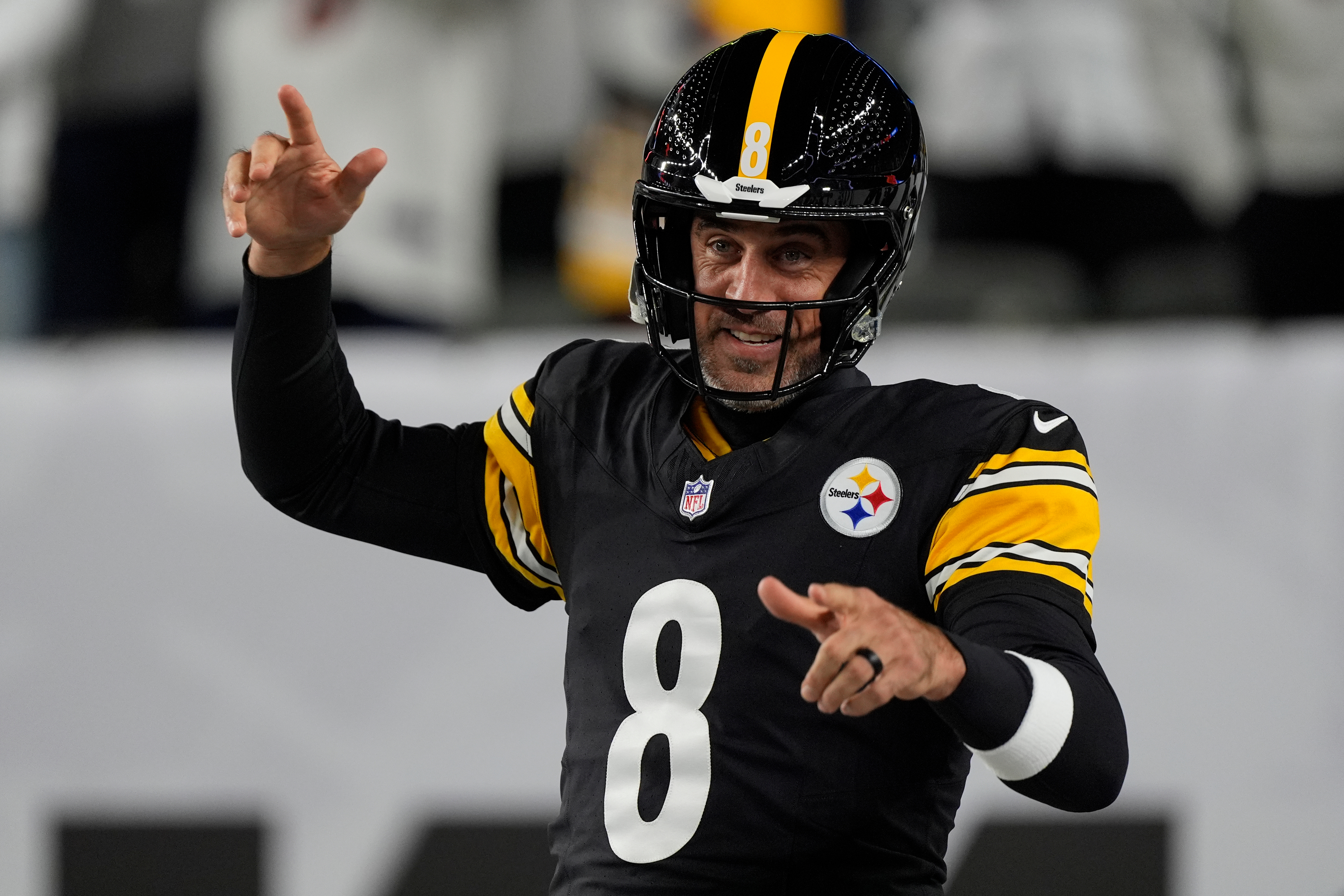 Aaron Rodgers is playing well and falling in love with Pittsburgh