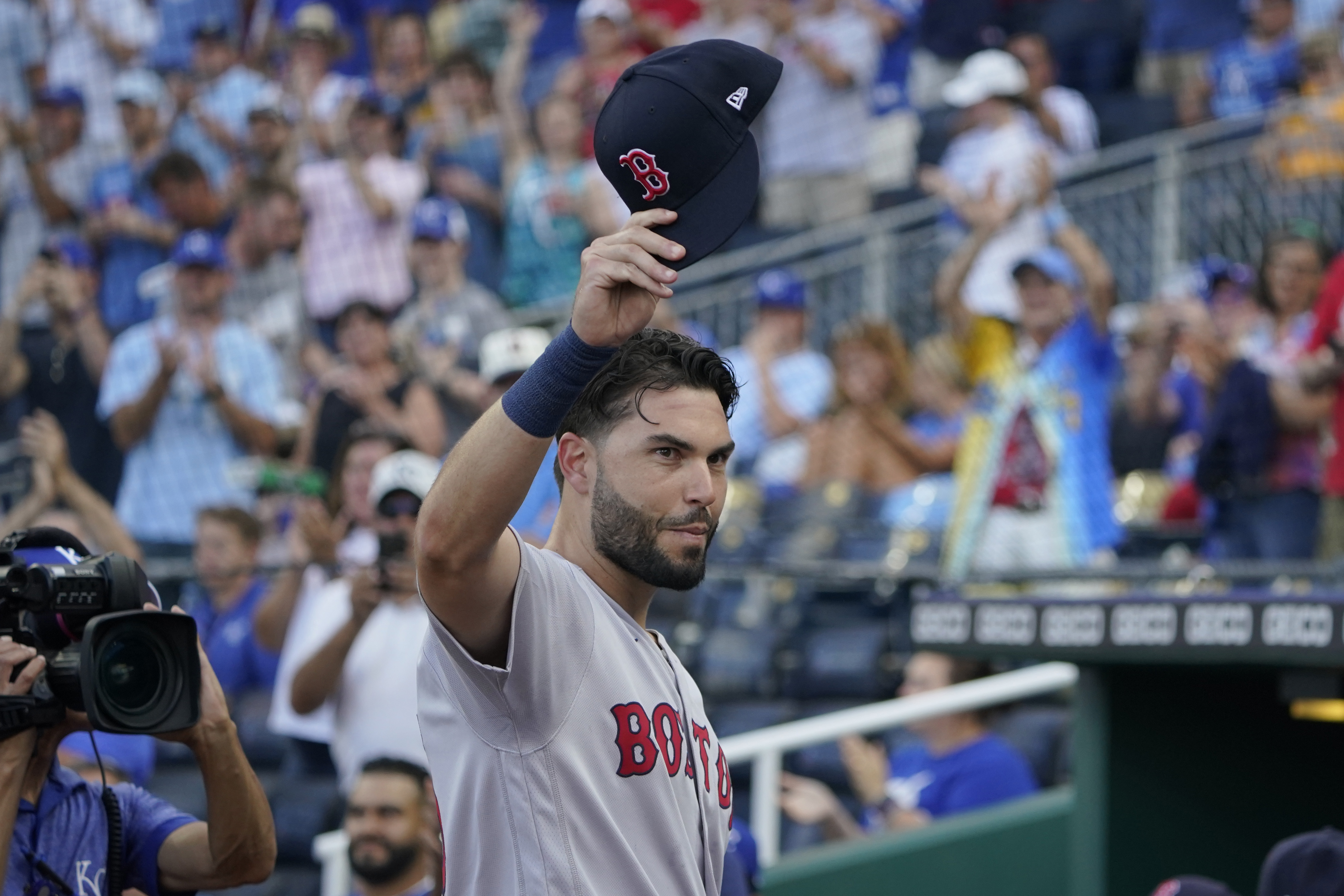 Royals fans embrace Eric Hosmer in his return to Kauffman Stadium - The  Athletic