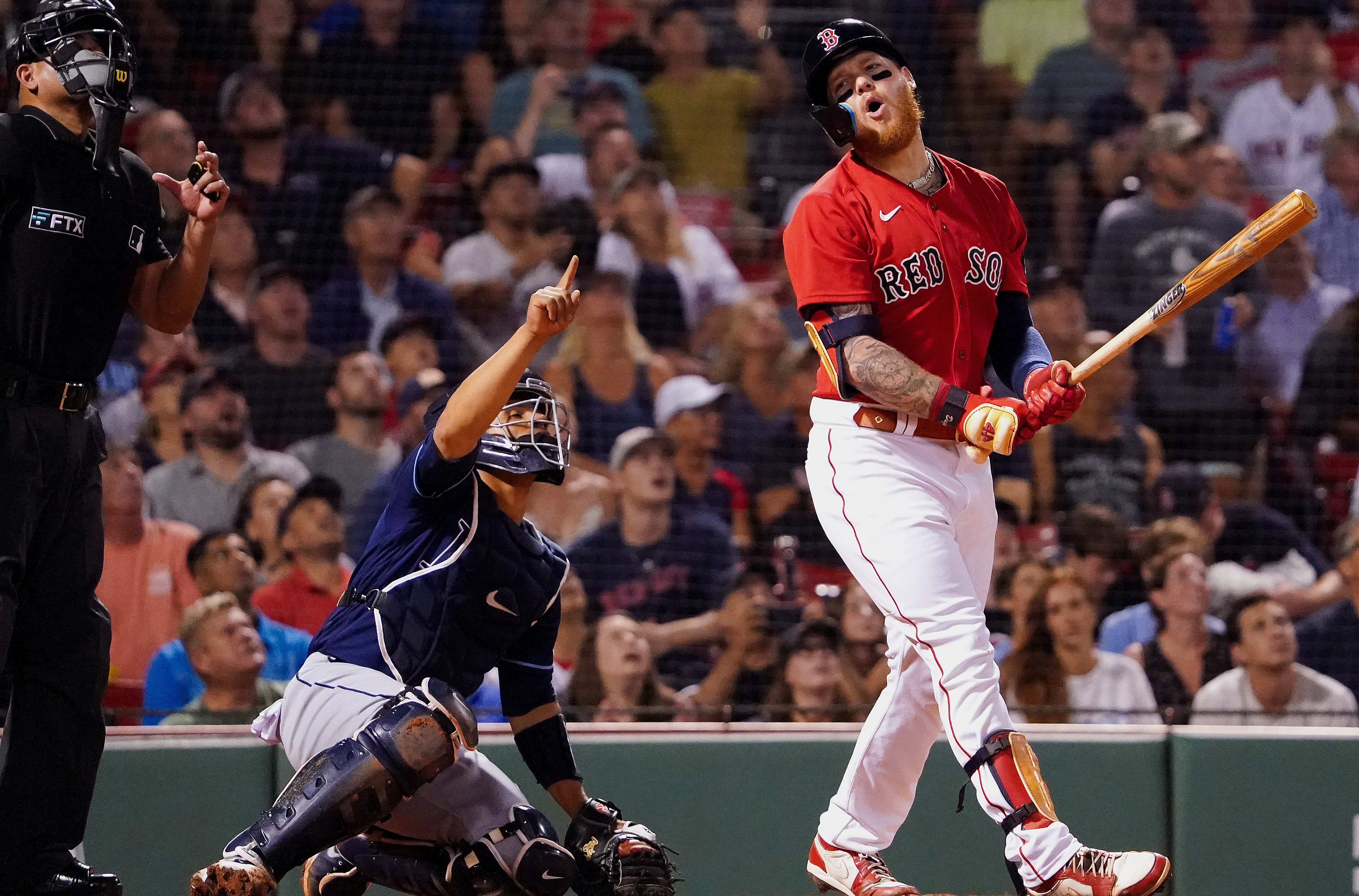 Red Sox notebook: Middle infield under microscope as visit to Xander  Bogaerts looms