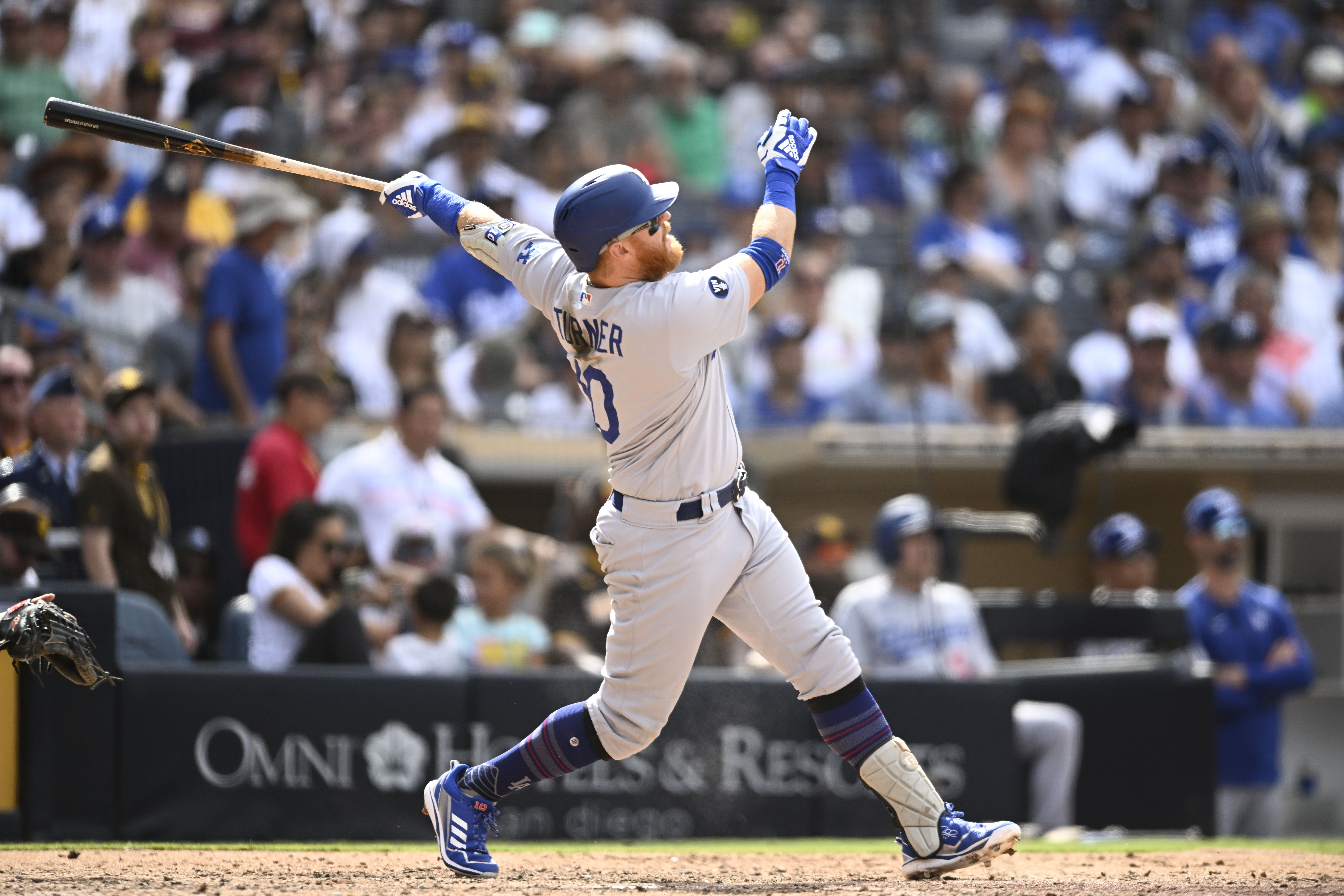 Mets' Justin Turner hit by pitch with bases loaded in 13th inning