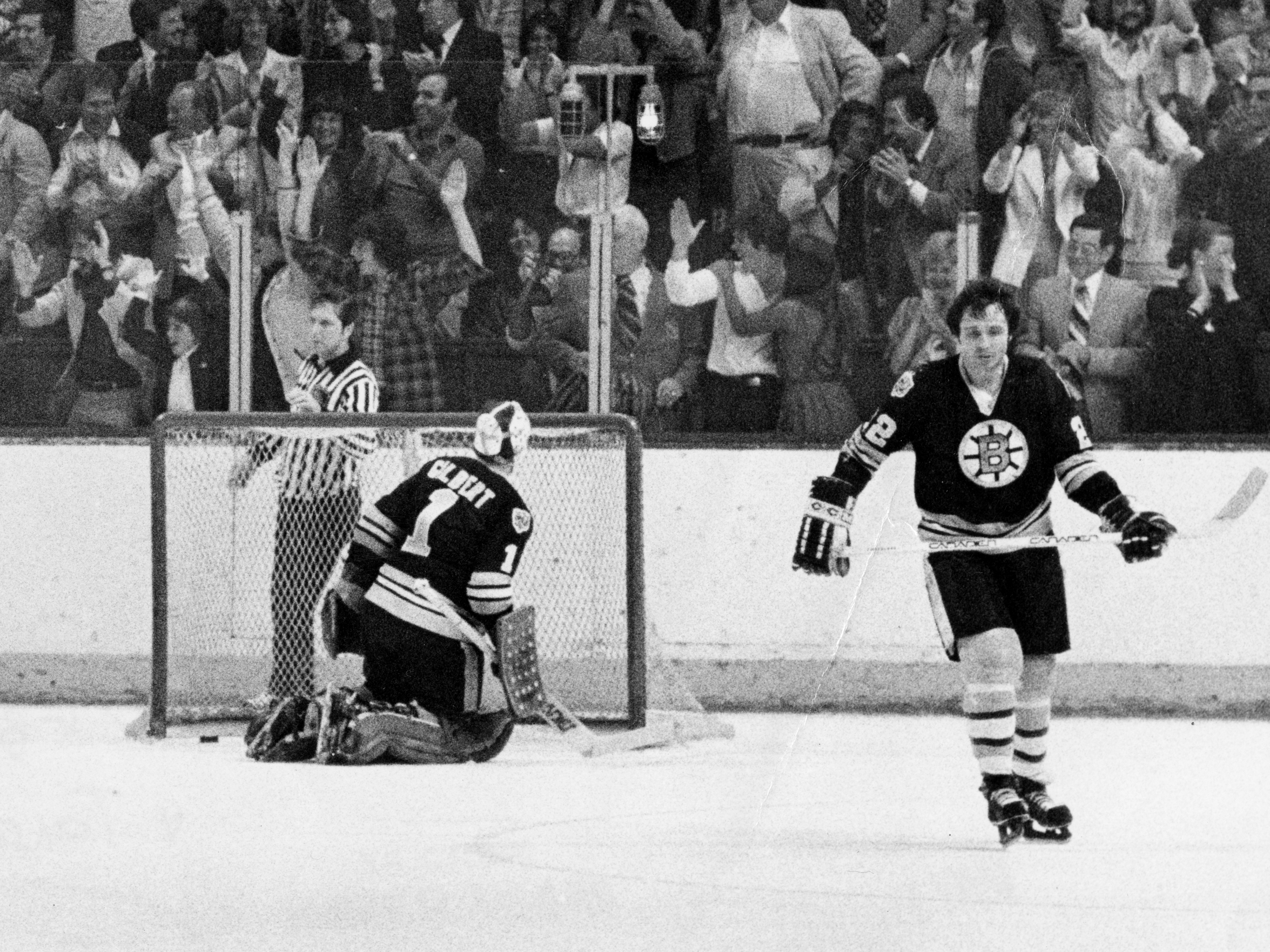 Wayne Gretzky's 1980-81 Oilers Road Gamer Could Hit Six Figures