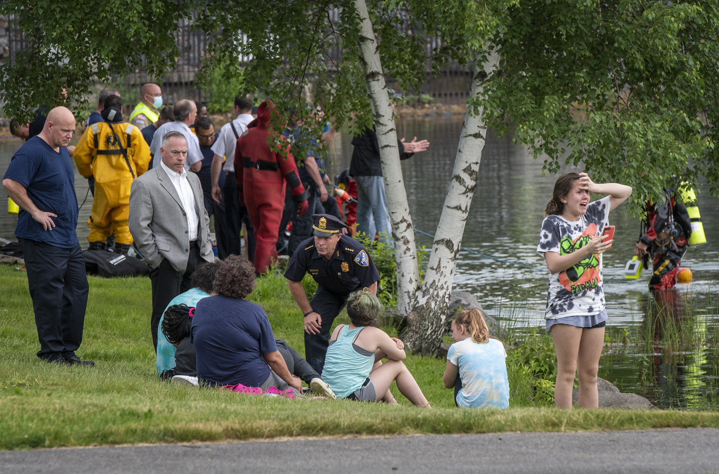 Worcester Police Chief Steven M. Sargent, center, spoke to witnesses as Fire Department divers search Green Hill Pond after reports of the drowning in Worcester on Friday.
