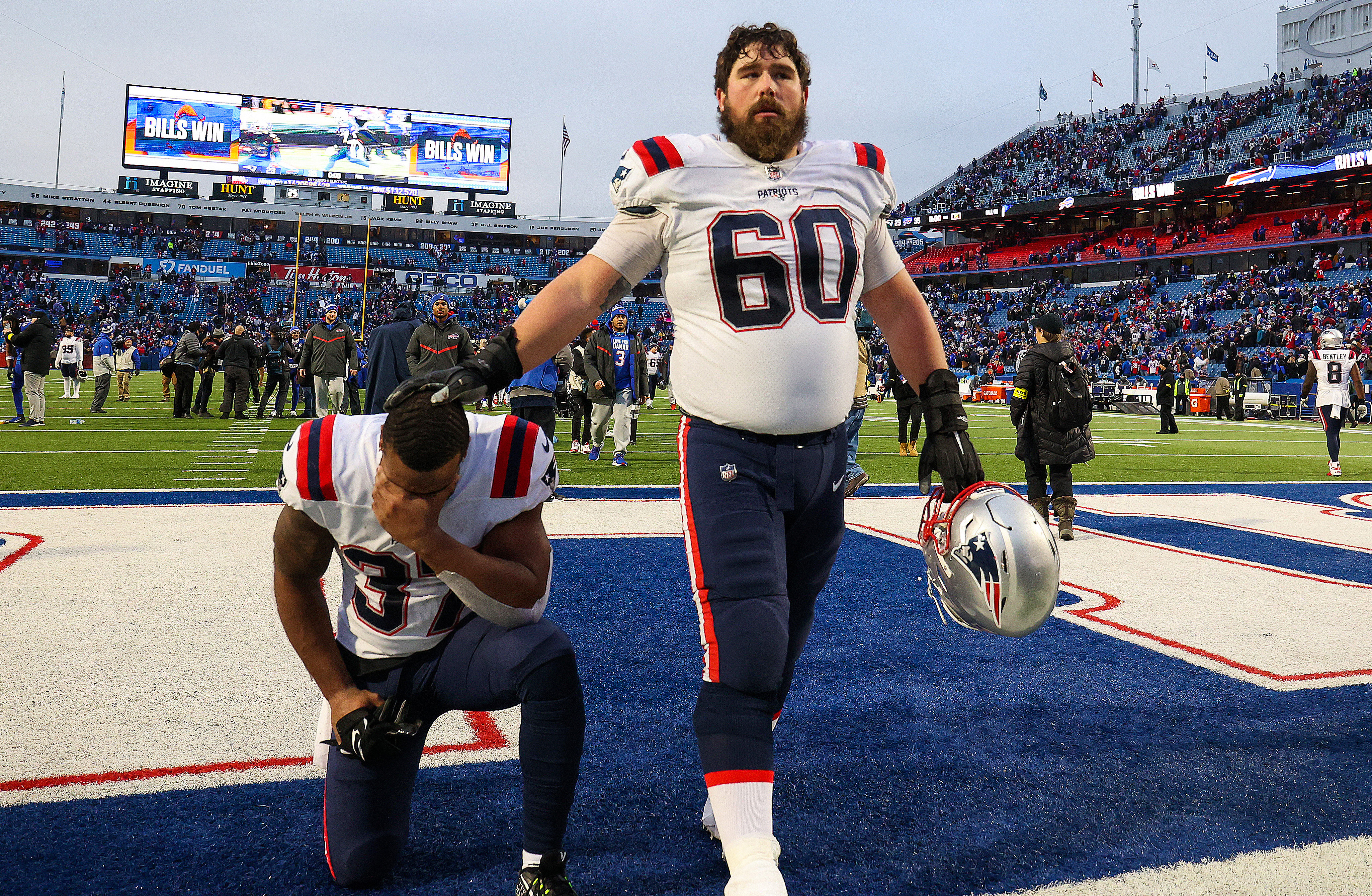 Damar Hamlin enters Buffalo Bills team locker room ahead of playoff game,  CBS broadcast shows