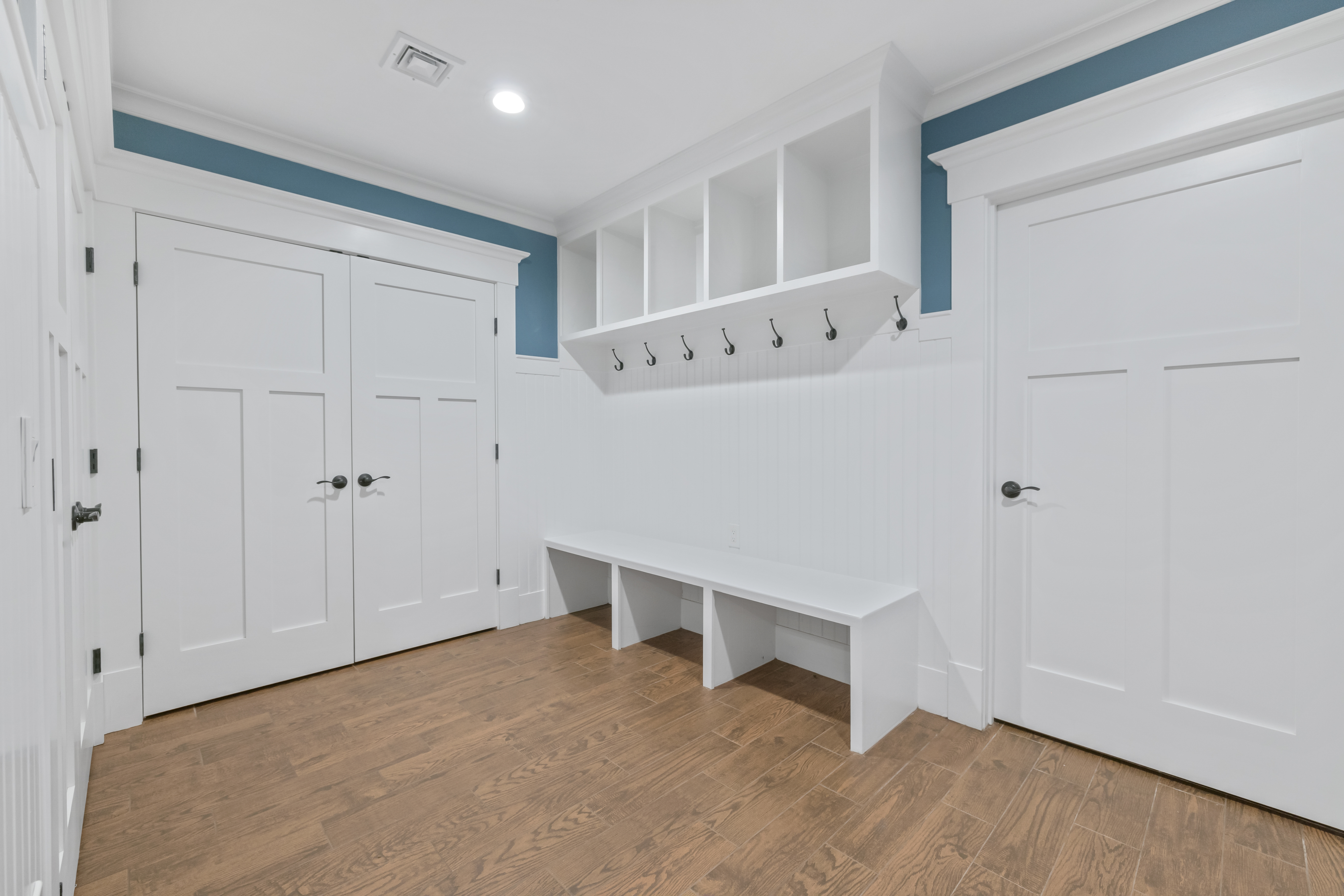 14-john-scott-blvd-norton-mudroom