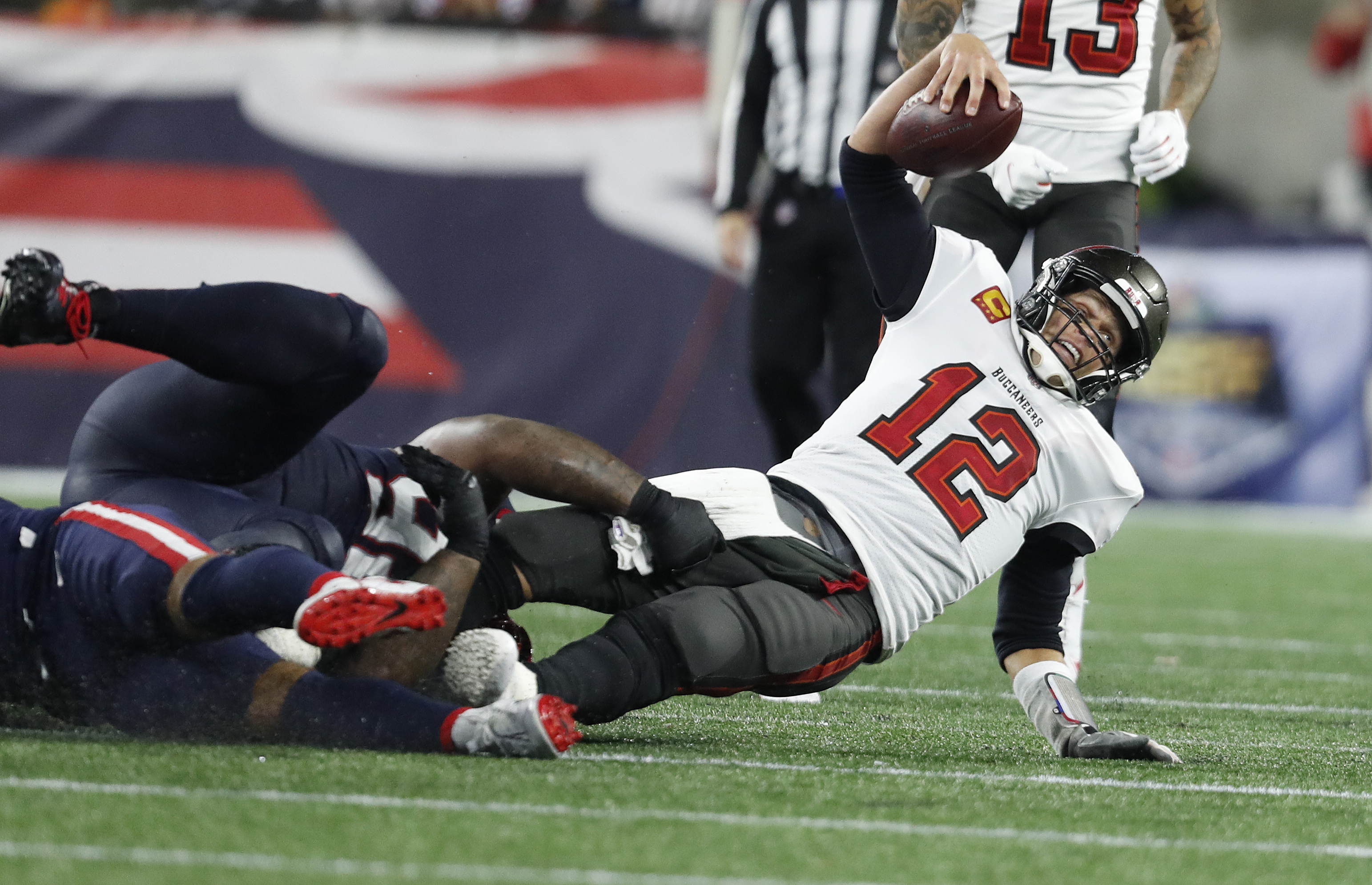 Bucs and Brady escape New England with 19-17 win